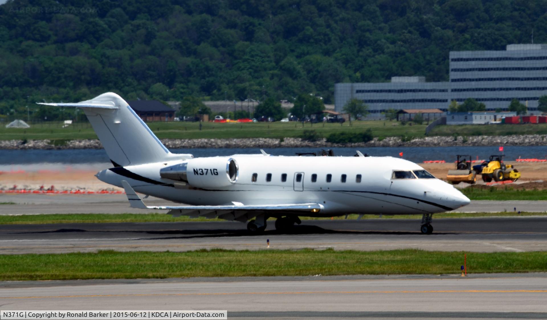 N371G, 2008 Bombardier Challenger 605 (CL-600-2B16) C/N 5741, Landing National