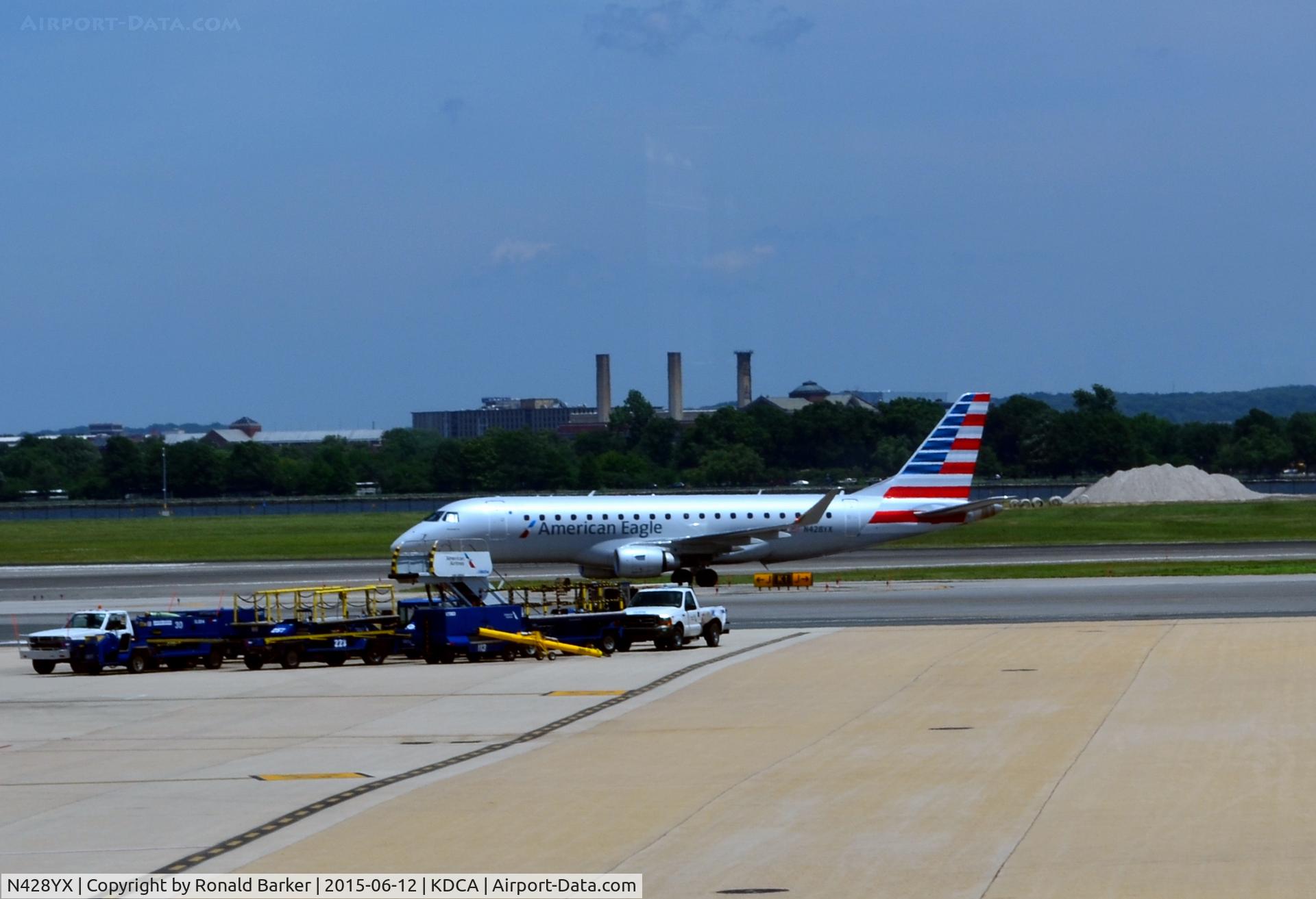 N428YX, 2014 Embraer 175LR (ERJ-170-200LR) C/N 17000403, Taxi National