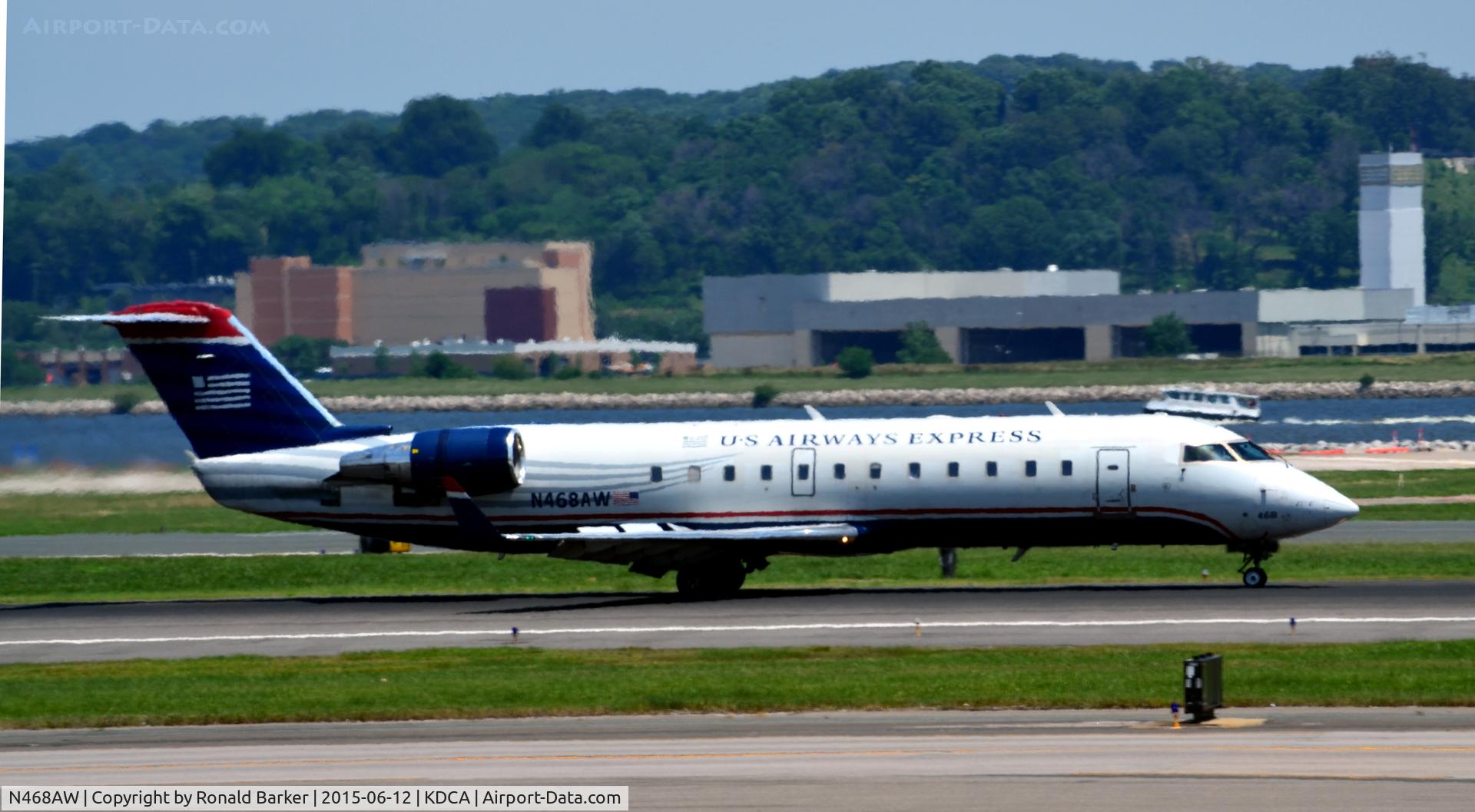 N468AW, 2004 Bombardier CRJ-200LR (CL-600-2B19) C/N 7916, Landing National