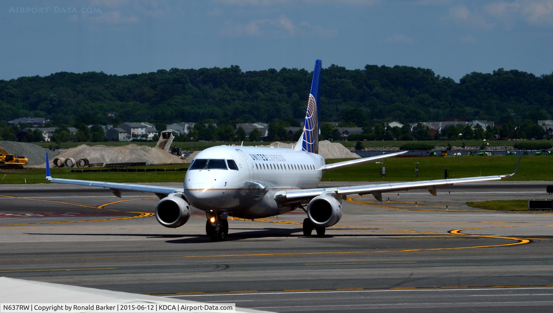 N637RW, 2004 Embraer 170SE (ERJ-170-100SE) C/N 17000051, Taxi to parking National
