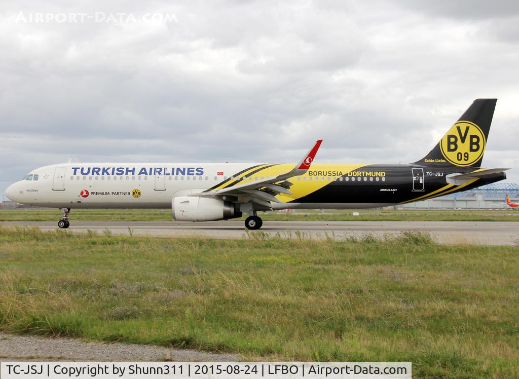 TC-JSJ, 2013 Airbus A321-231 C/N 5633, Taxiing to the Terminal in special Borussia Dortmund c/s