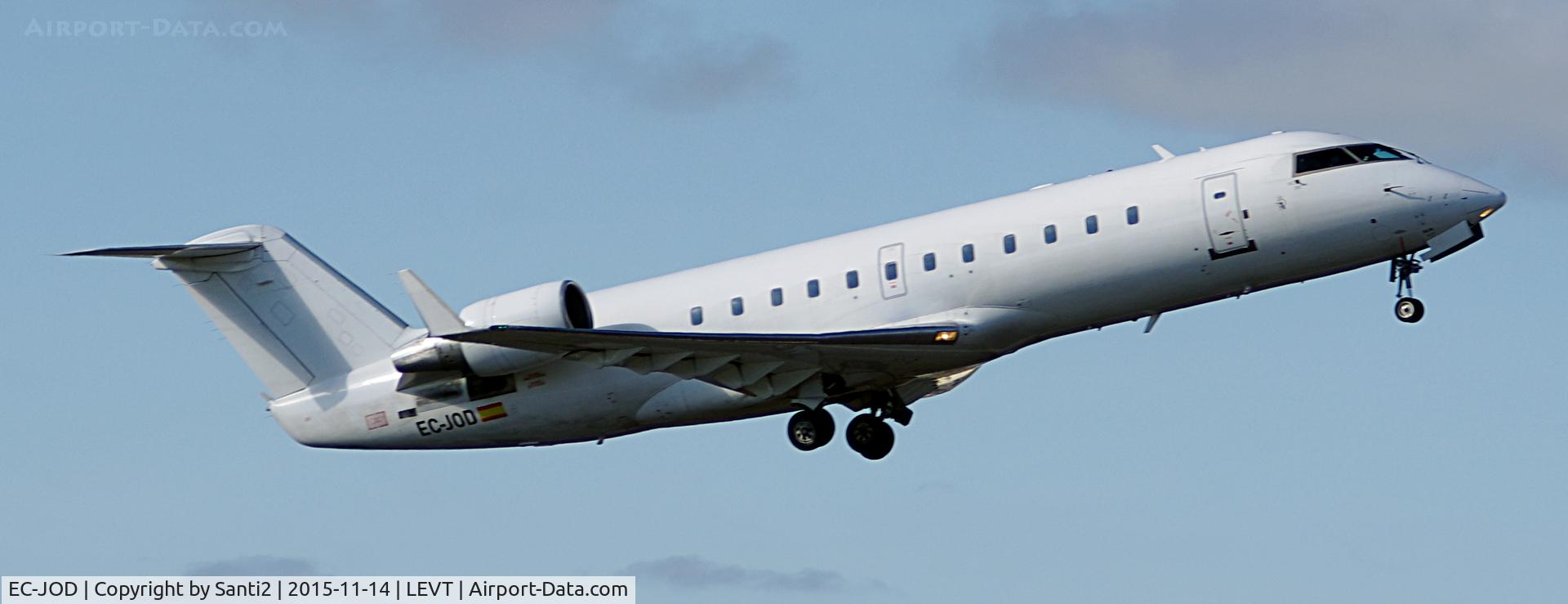 EC-JOD, 2006 Bombardier CRJ-200ER (CL-600-2B19) C/N 8061, Taking off.