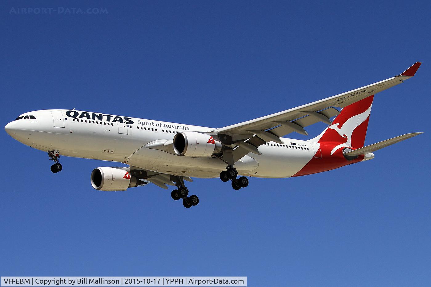VH-EBM, 2009 Airbus A330-202 C/N 1061, finals to 06