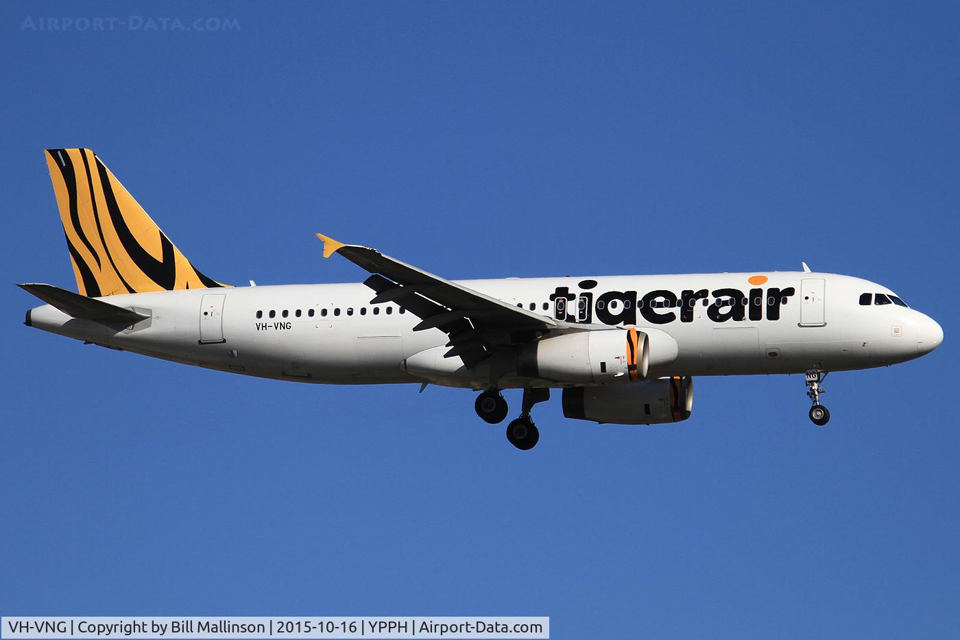 VH-VNG, 2008 Airbus A320-232 C/N 3674, finals to 21