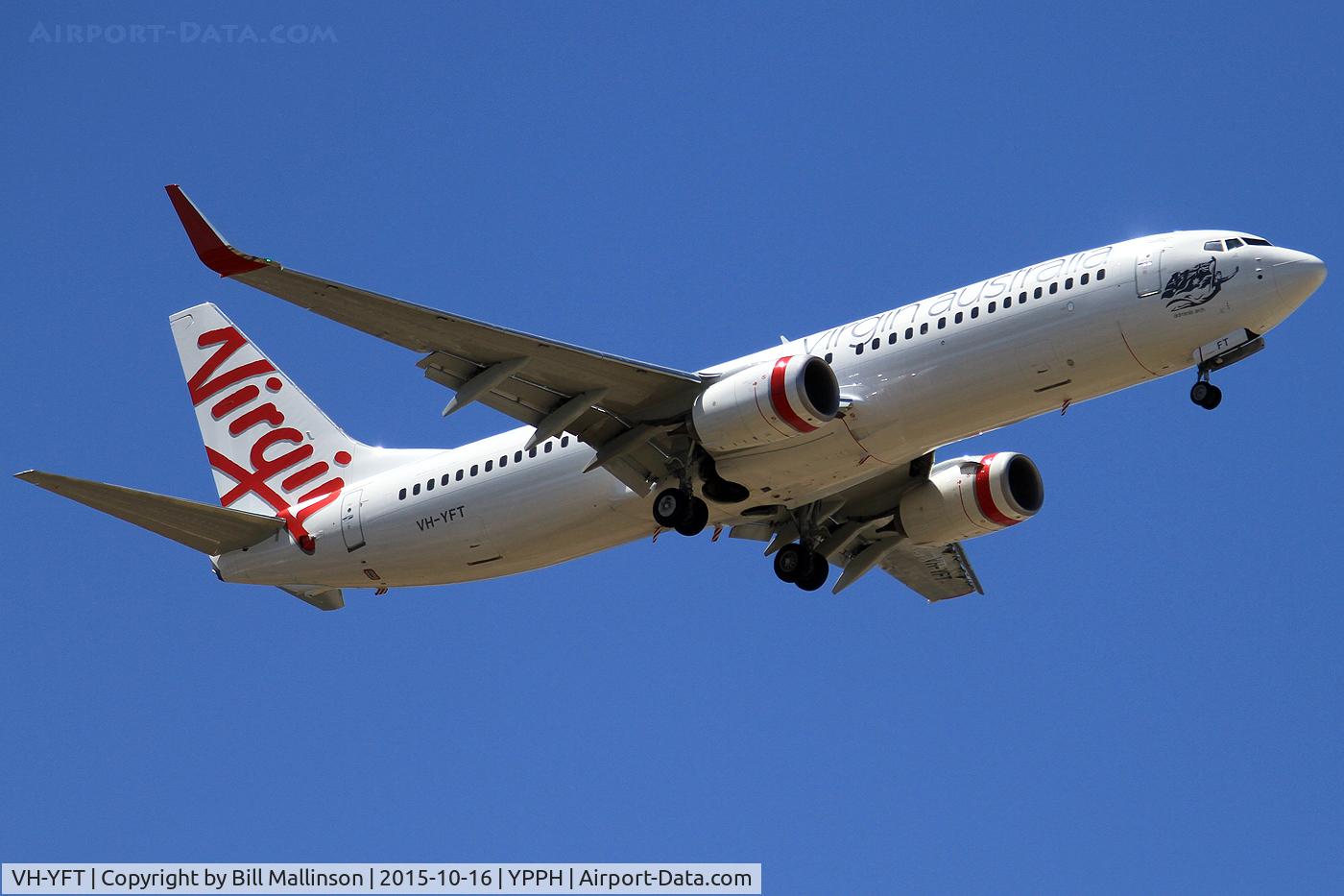VH-YFT, 2015 Boeing 737-8FE C/N 41028, finals to 24