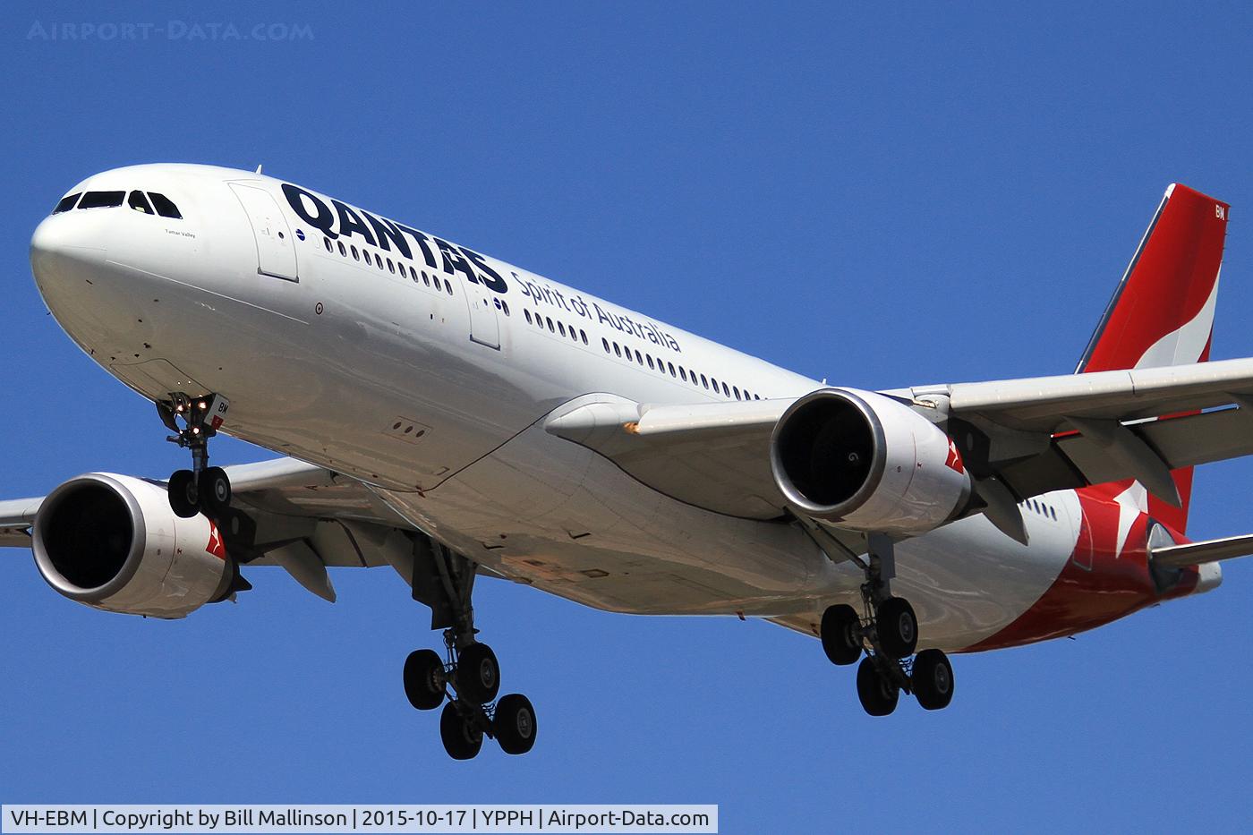 VH-EBM, 2009 Airbus A330-202 C/N 1061, FINALS TO 06