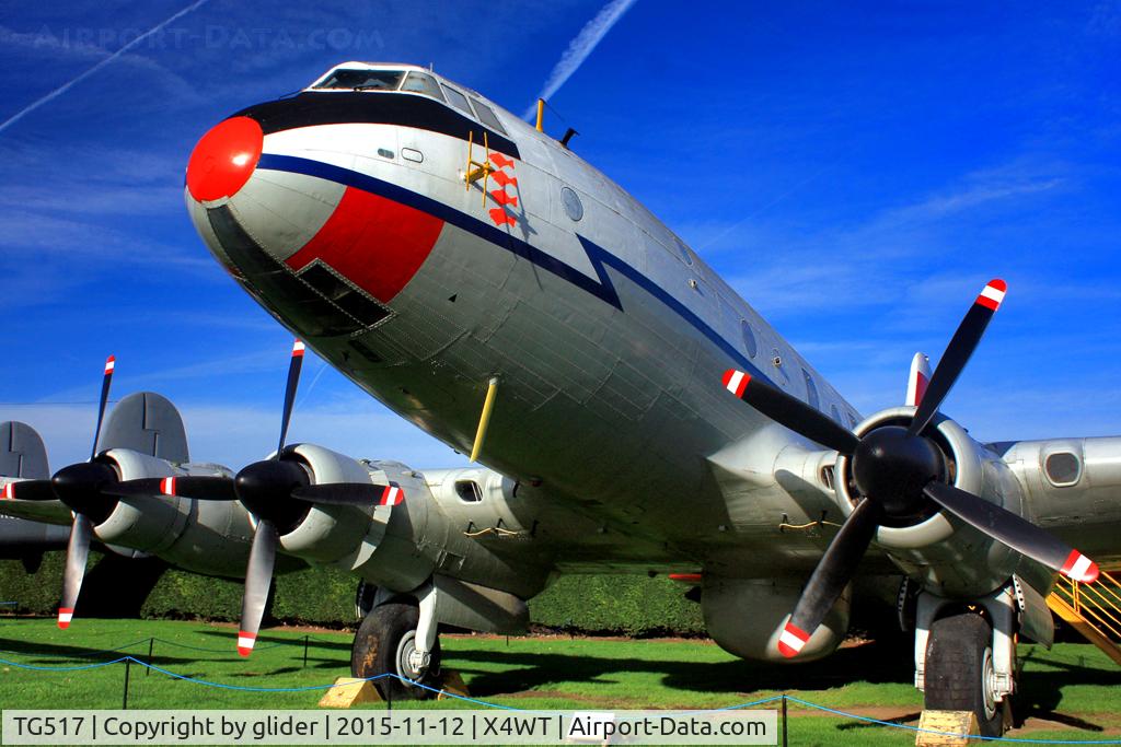 TG517, 1948 Handley Page Hastings T.5 C/N HP67/21, Looking good in the morning light