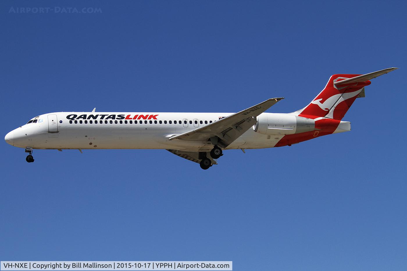 VH-NXE, 2000 Boeing 717-200 C/N 55063, finals to 06