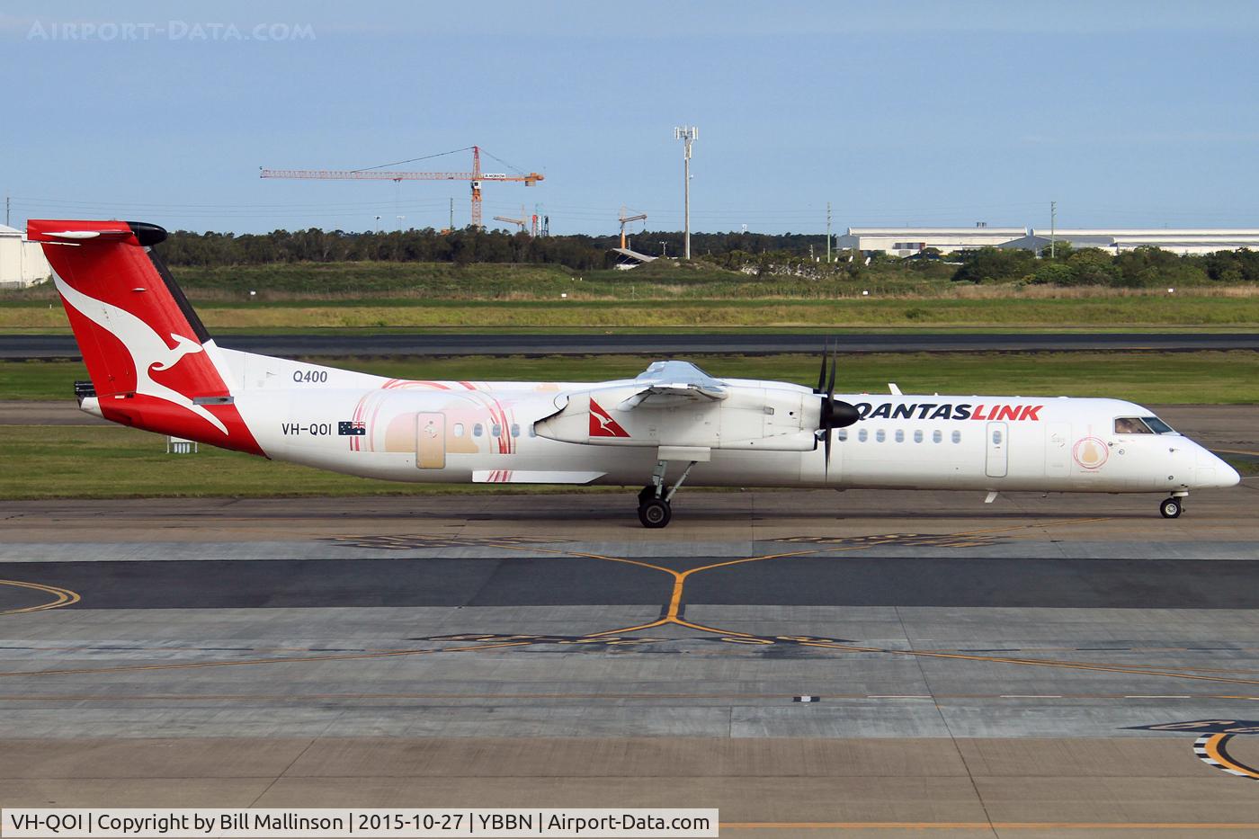 VH-QOI, 2007 De Havilland Canada DHC-8-402Q Dash 8 C/N 4189, taxiing to 01