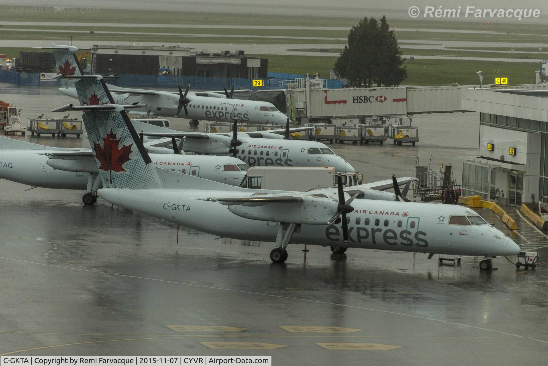 C-GKTA, 1989 De Havilland Canada DHC-8-301 Dash 8 C/N 124, Loading at C wing.