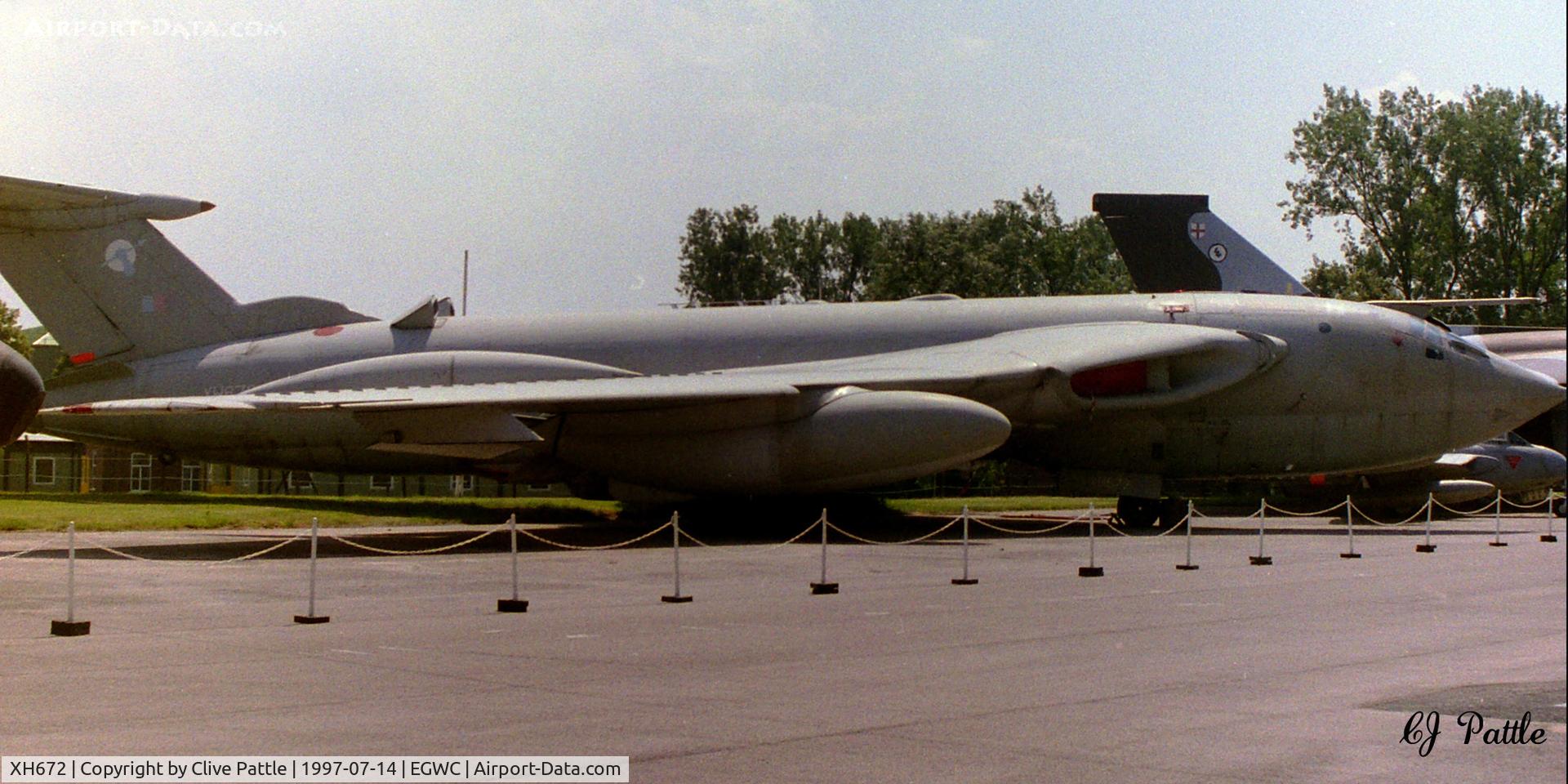 XH672, 1960 Handley Page Victor K.2 C/N HP80/57, On external display at RAFM Cosford in July 1997