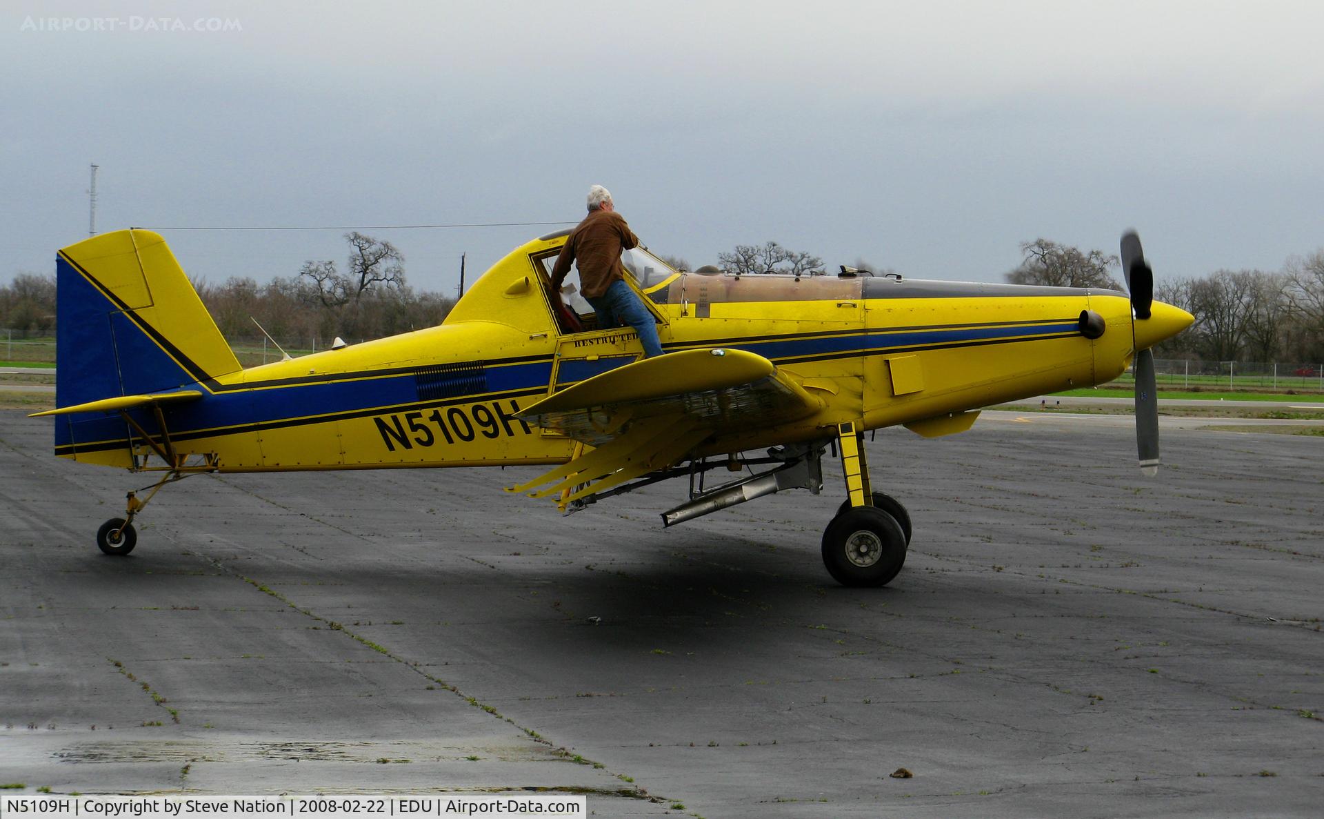 N5109H, 1997 Air Tractor Inc AT-502B C/N 502B-0460, Farm-Air 1997 Air Tractor AT-502B @ University airport, Davis, CA ready for reloading during rice seeding season
