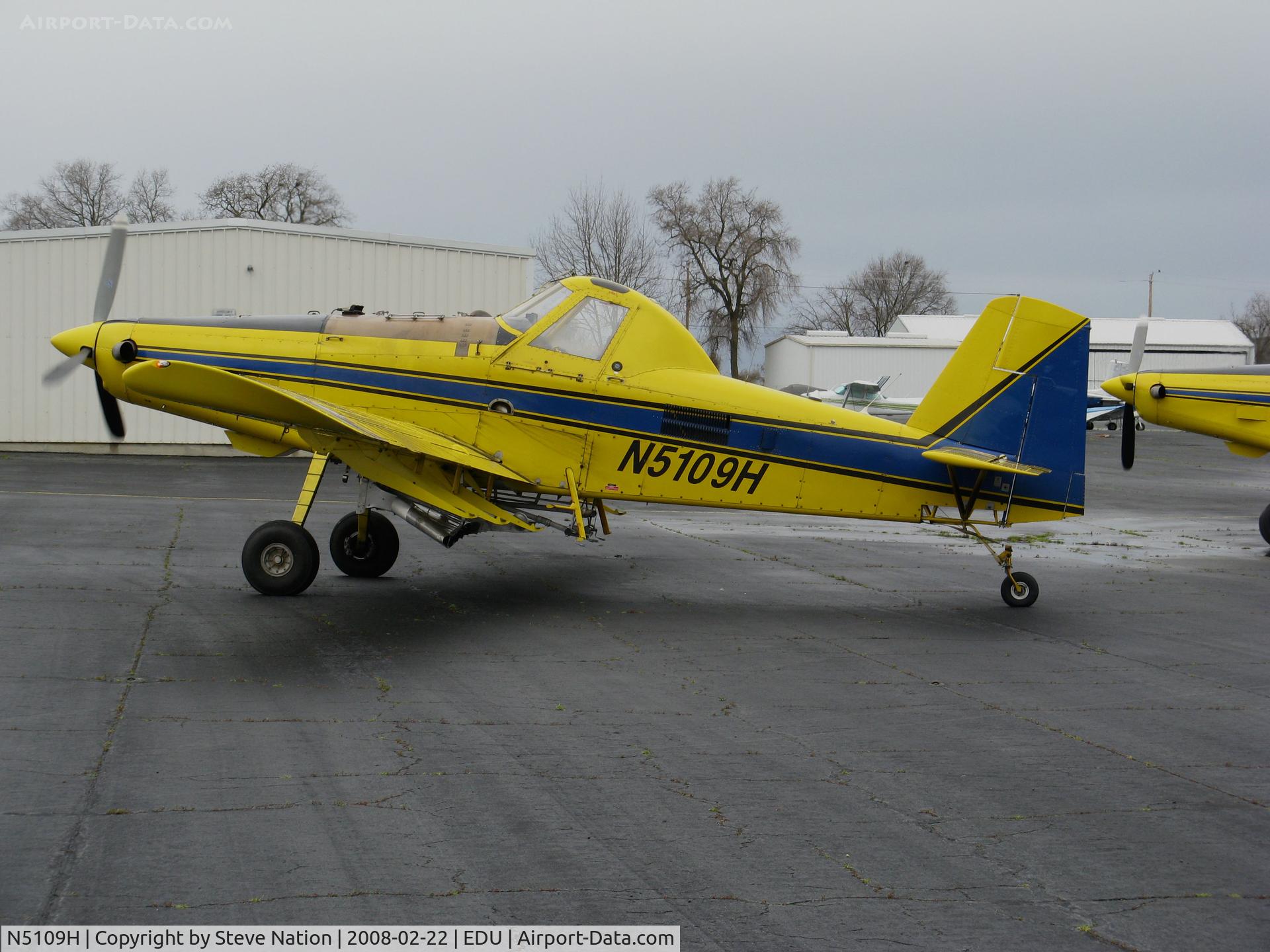 N5109H, 1997 Air Tractor Inc AT-502B C/N 502B-0460, Farm-Air 1997 Air Tractor AT-502B @ University airport, Davis, CA taking a break during rice seeding season