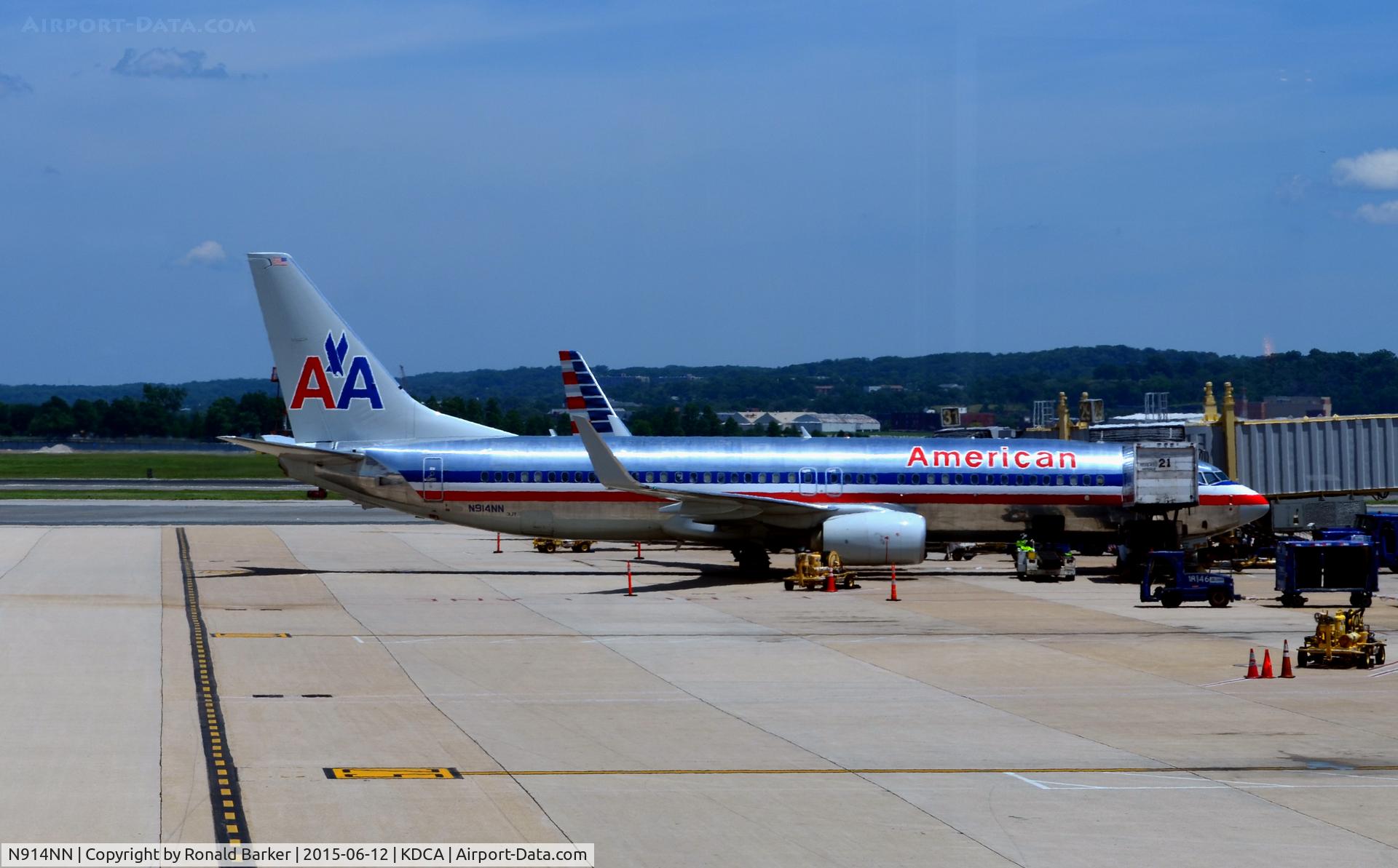 N914NN, 2012 Boeing 737-823 C/N 31161, At the gate National