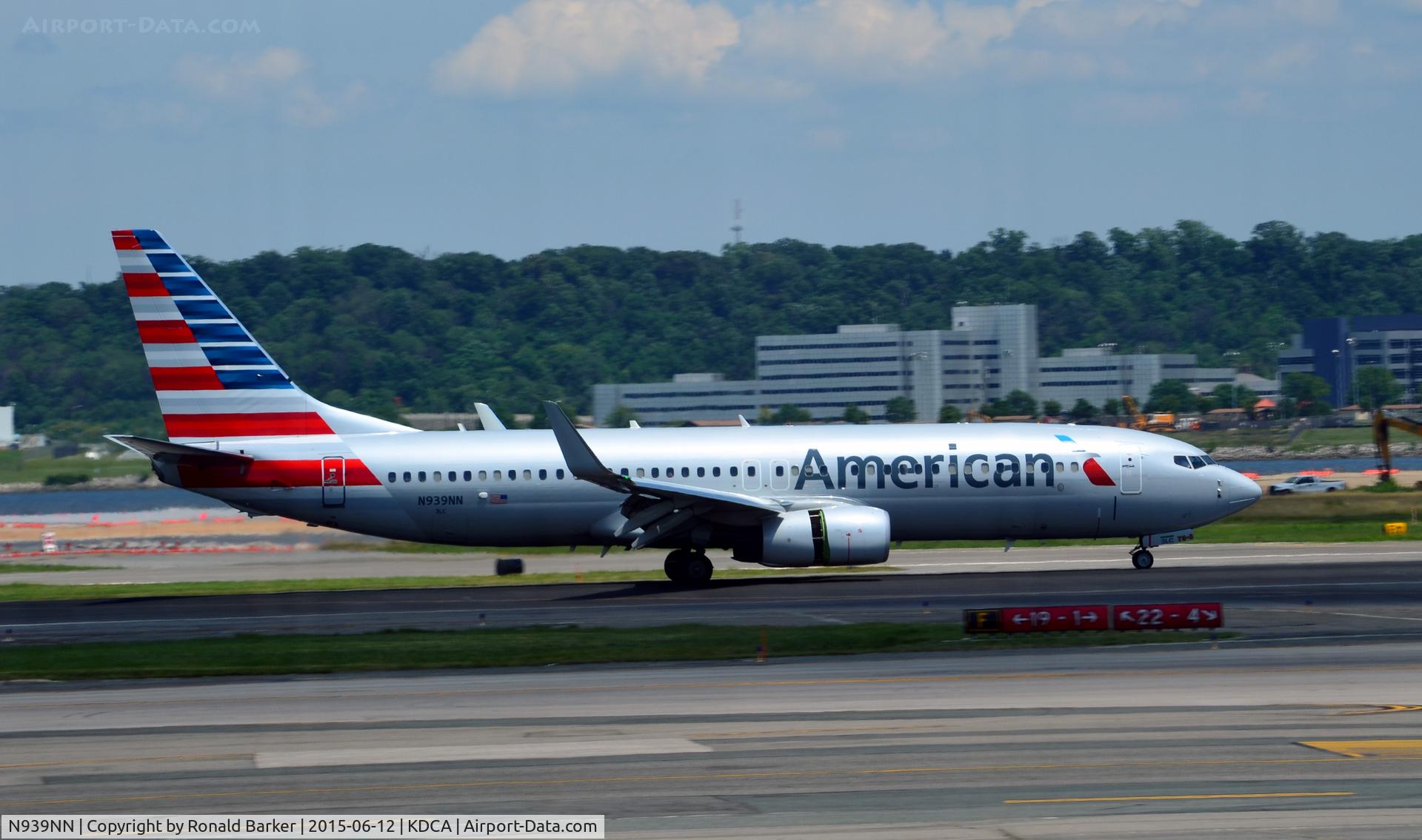 N939NN, 2013 Boeing 737-823 C/N 33491, Landing roll National