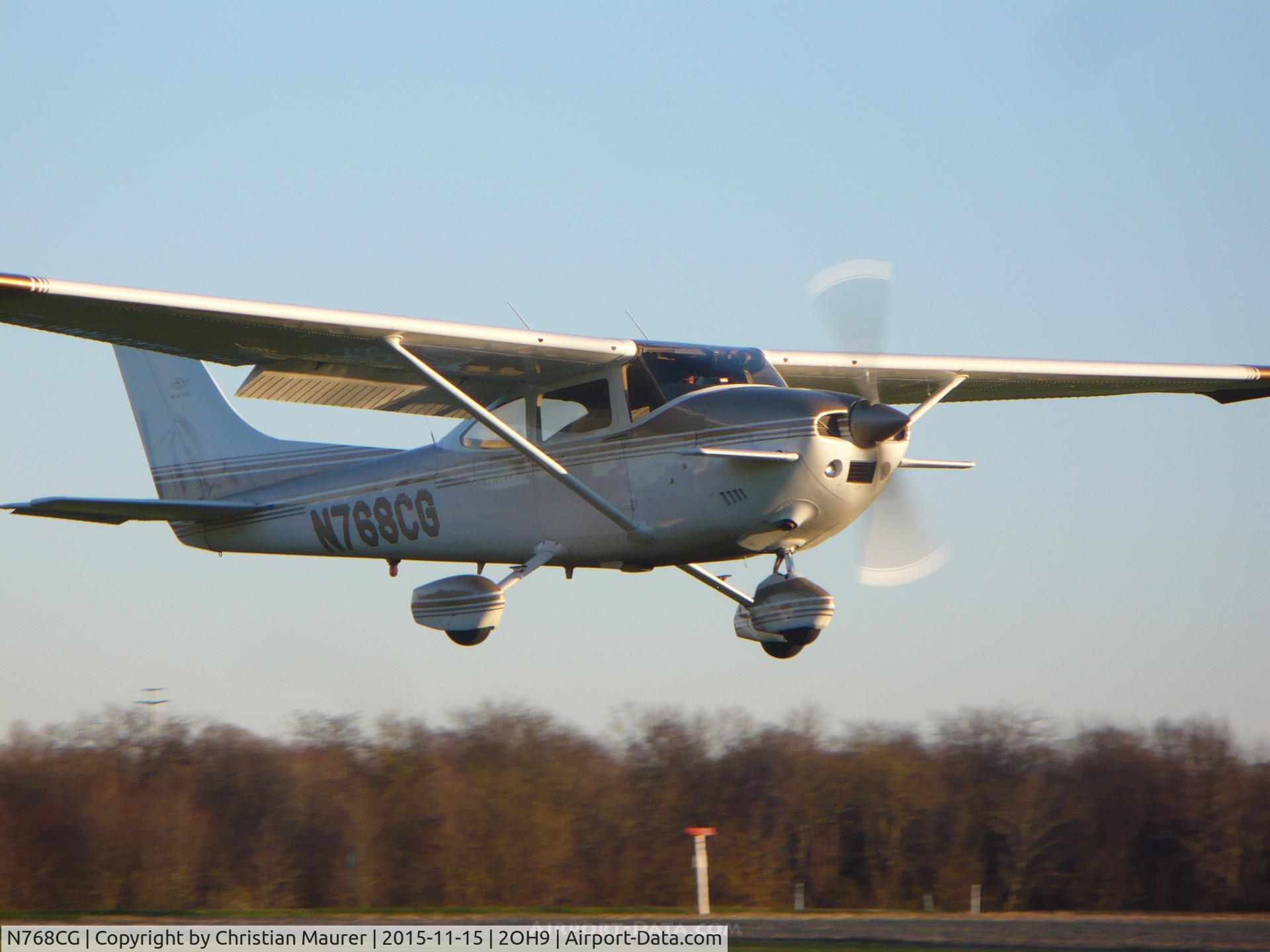 N768CG, 1973 Cessna 182P Skylane C/N 18262276, Cessna 182P Doing a Fly By
