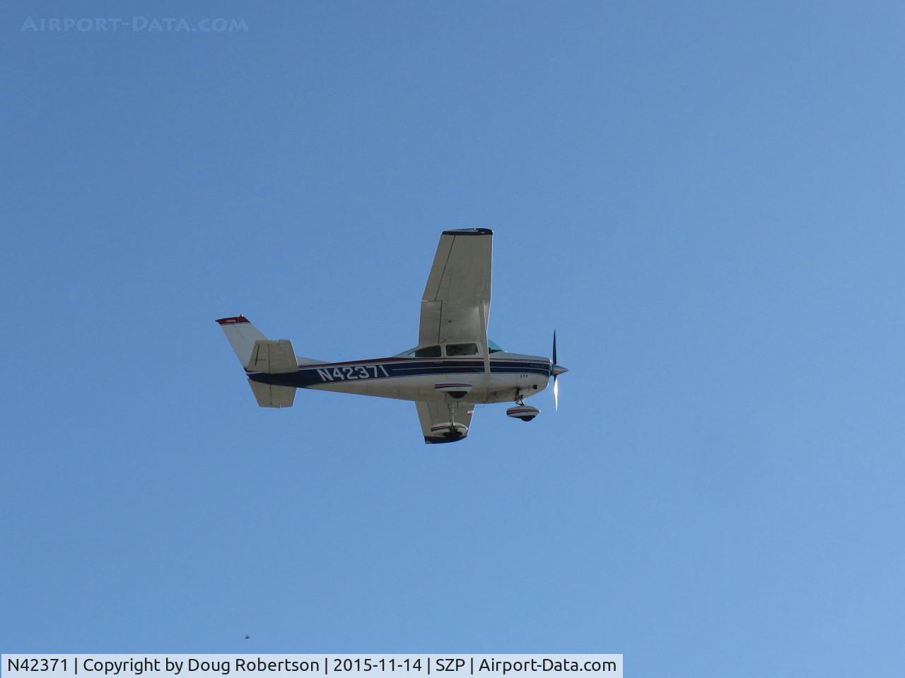 N42371, 1968 Cessna 182L Skylane C/N 18258990, 1968 Cessna 182L SKYLANE, Continental O-470-R 230 Hp, Oregon visitor, takeoff climb Rwy 22