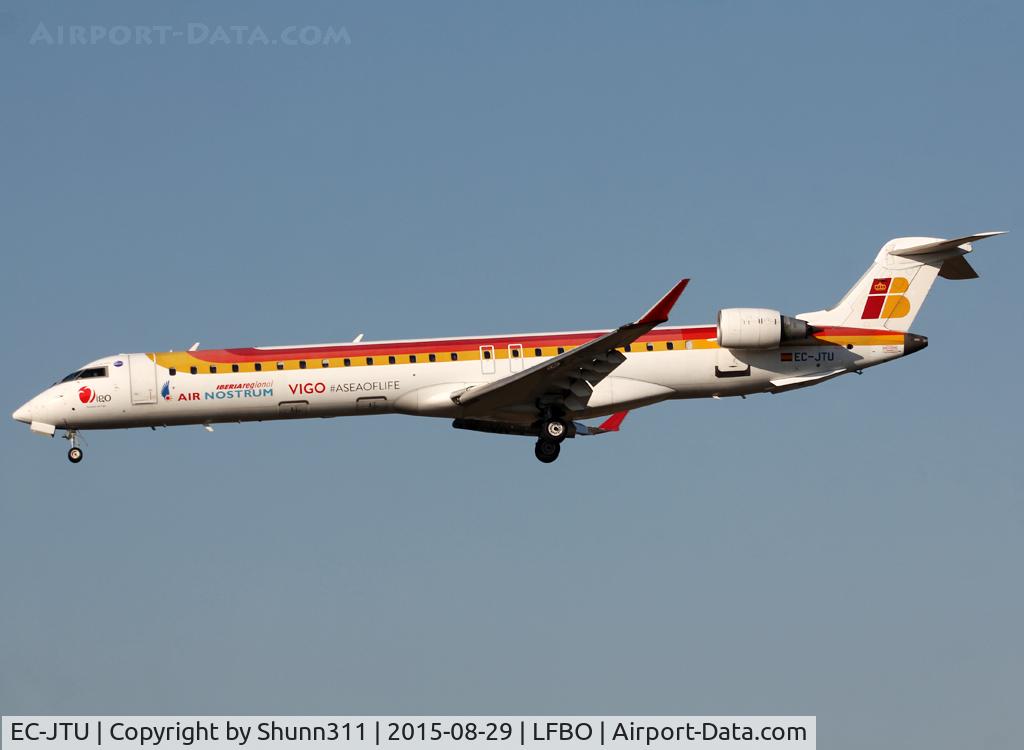 EC-JTU, 2006 Bombardier CRJ-900 (CL-600-2D24) C/N 15079, Landing rwy 14R with additional 'VIGO #ASEOFLIFE' titles