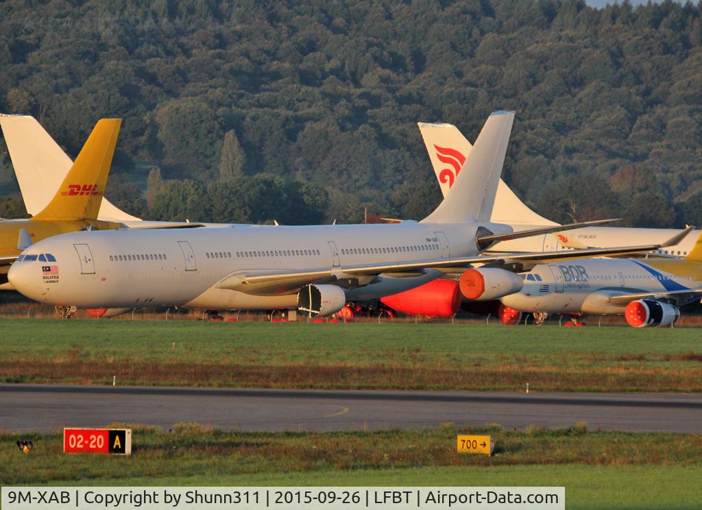 9M-XAB, 1999 Airbus A340-313 C/N 273, Stored in all white c/s... To be broken up...