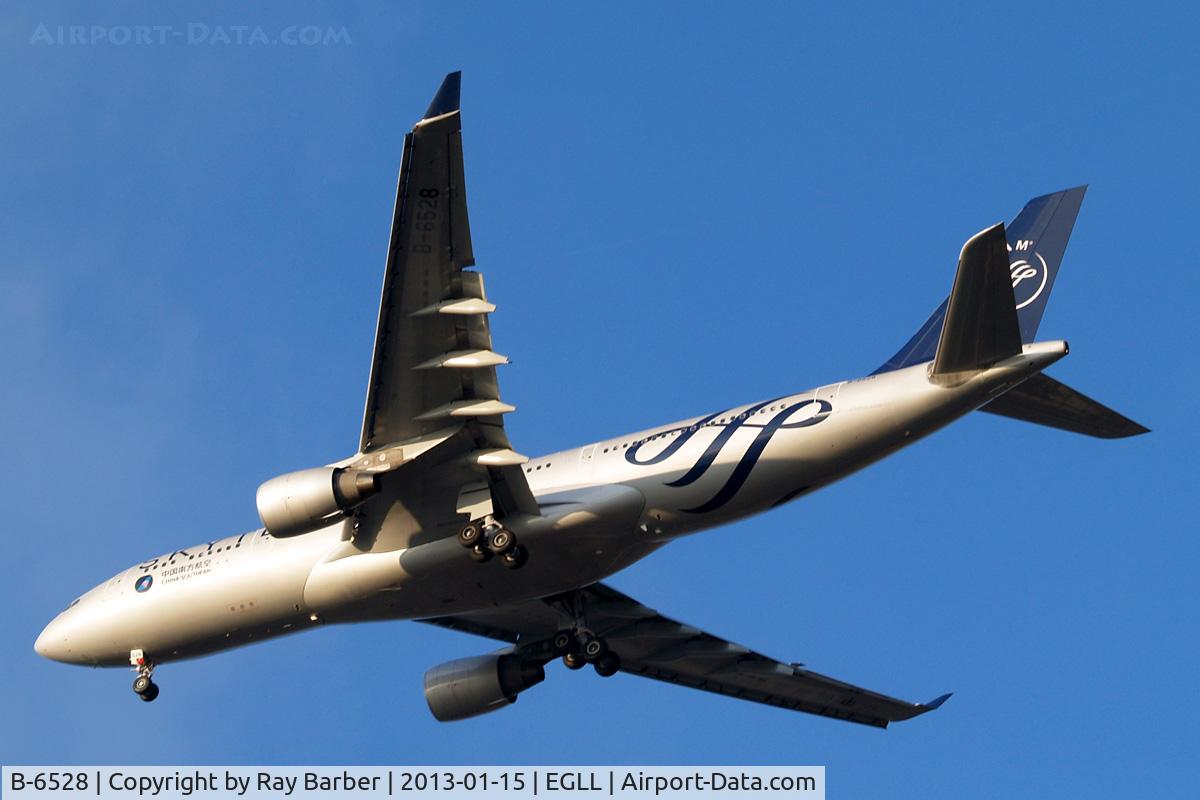 B-6528, 2010 Airbus A330-223 C/N 1202, Airbus A330-223 [1202] (China Southern Airlines) Home~G 15/01/2013. On approach 27R. Skyteam colours.