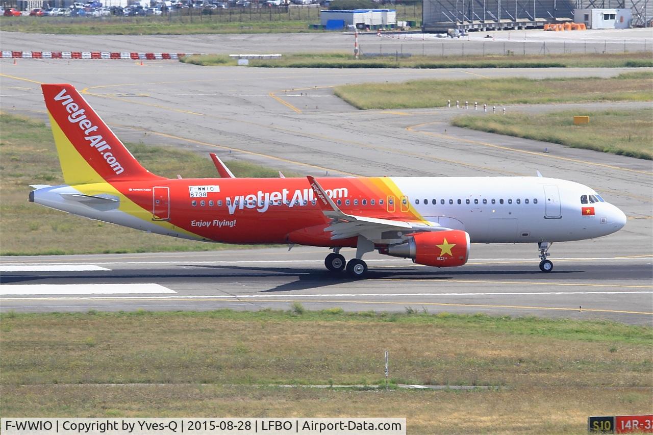 F-WWIO, 2015 Airbus A320-214 C/N 6738, Airbus A320-214, Take off run rwy 14R, Toulouse-Blagnac airport (LFBO-TLS)
