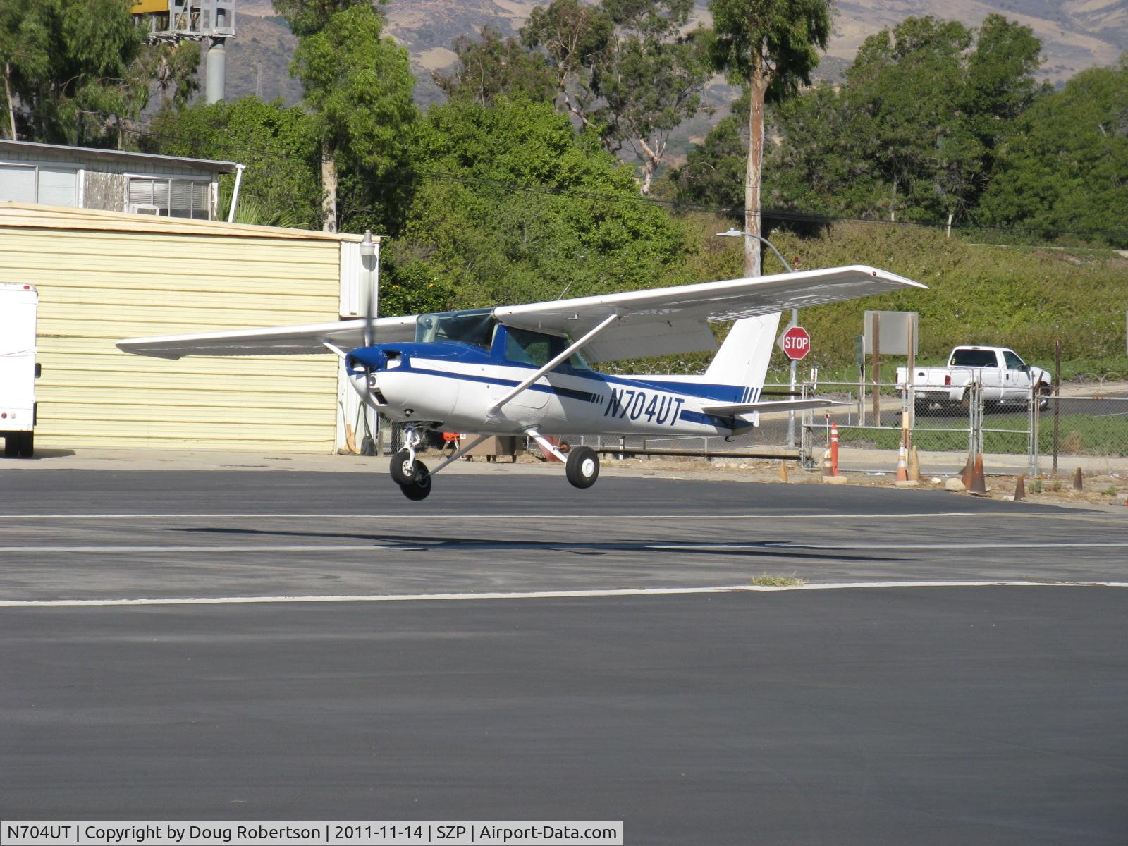 N704UT, 1976 Cessna 150M C/N 15078891, 1976 Cessna 150M, Continental O-200 100 Hp, landing attempt on Rwy 22 in gusty crosswind