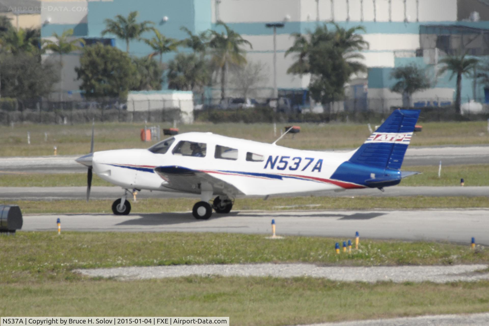 N537A, 2014 Piper PA-28-181 C/N 2843760, Holding short for runway 9