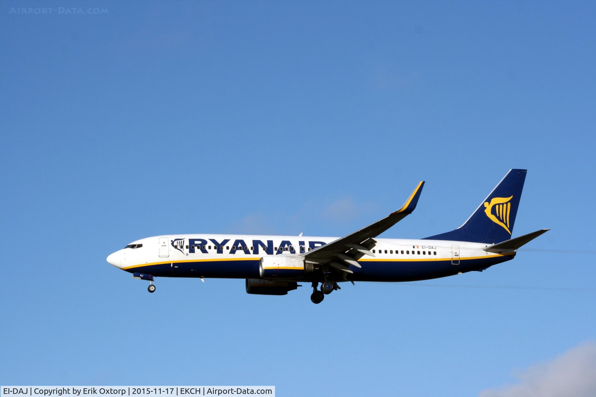 EI-DAJ, 2003 Boeing 737-8AS C/N 33548, EI-DAJ landing rw 22L