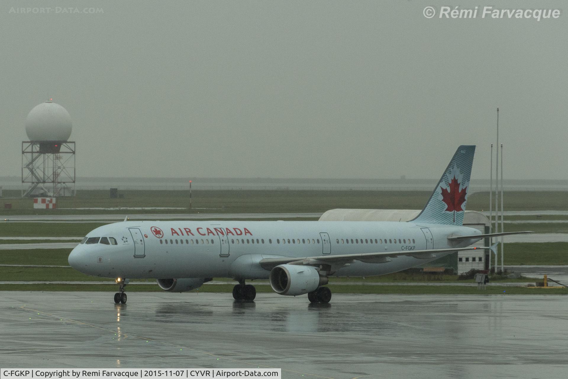 C-FGKP, 2009 Airbus A321-211 C/N 3884, Arrival to terminal