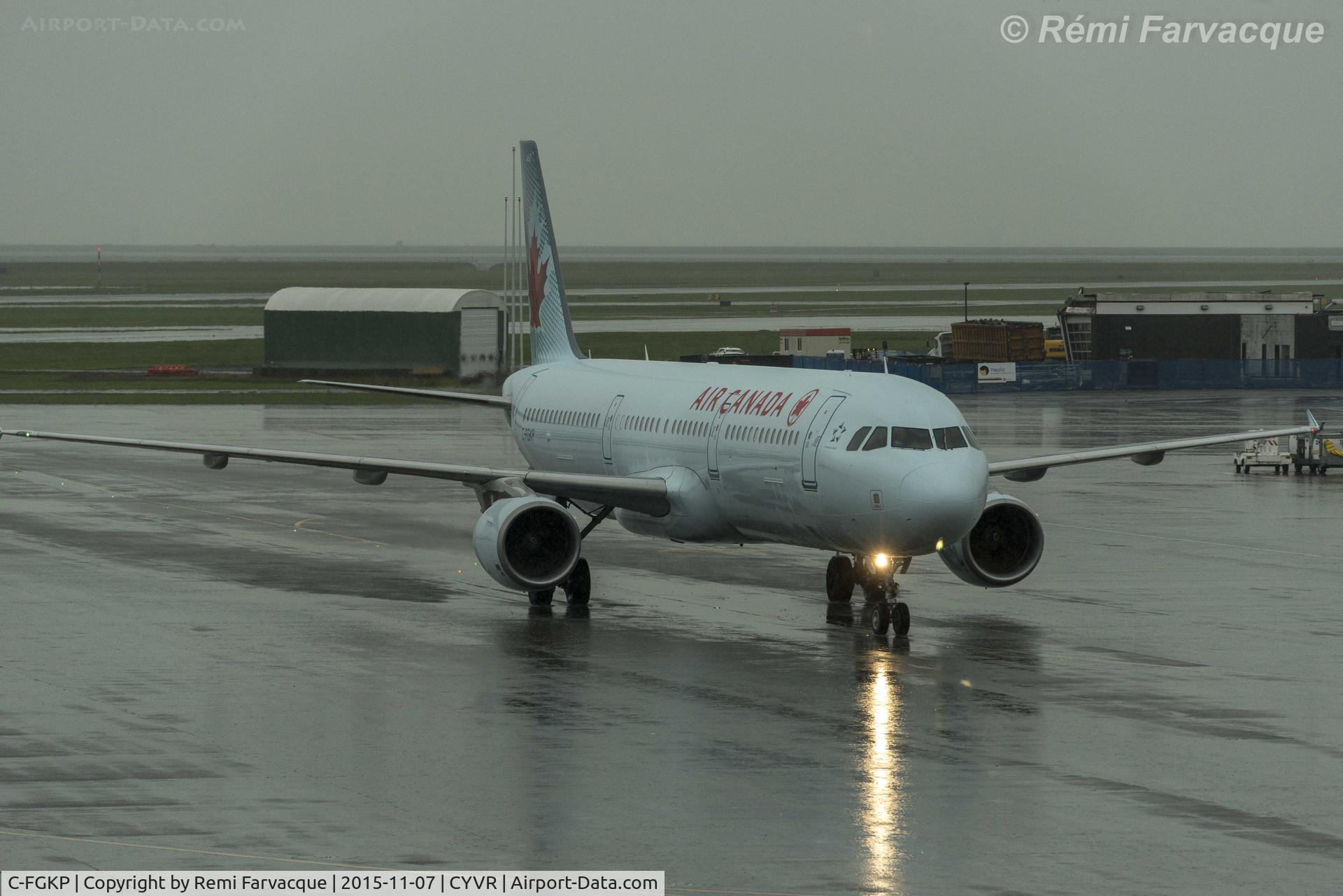 C-FGKP, 2009 Airbus A321-211 C/N 3884, Arrival to terminal