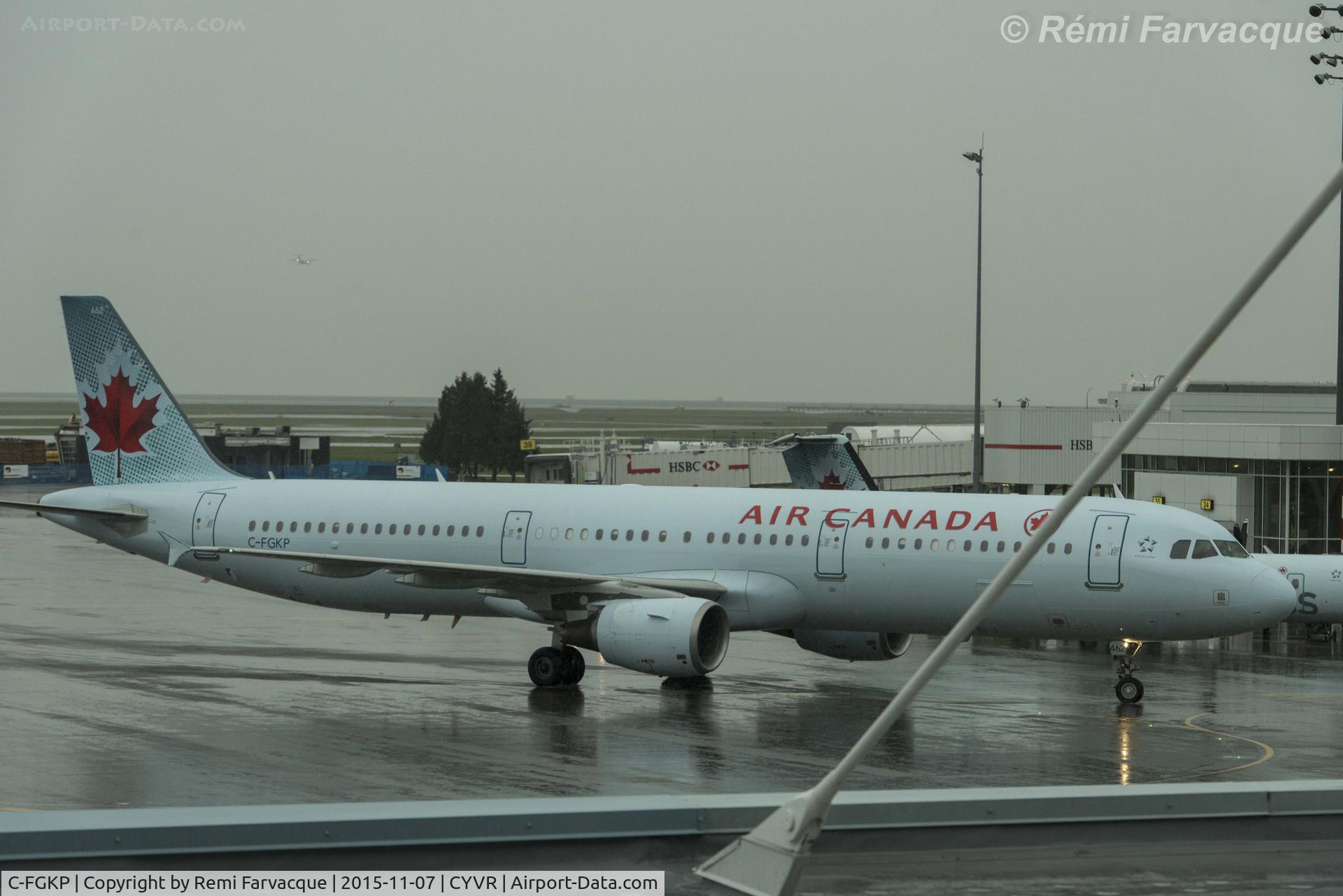 C-FGKP, 2009 Airbus A321-211 C/N 3884, Arrival to terminal