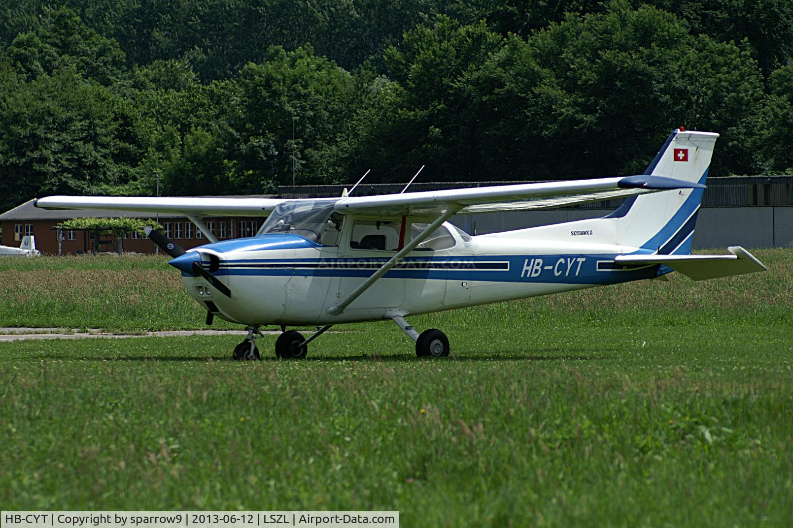 HB-CYT, 1974 Reims Cessna F172M Skyhawk C/N 1192, Waiting for more work