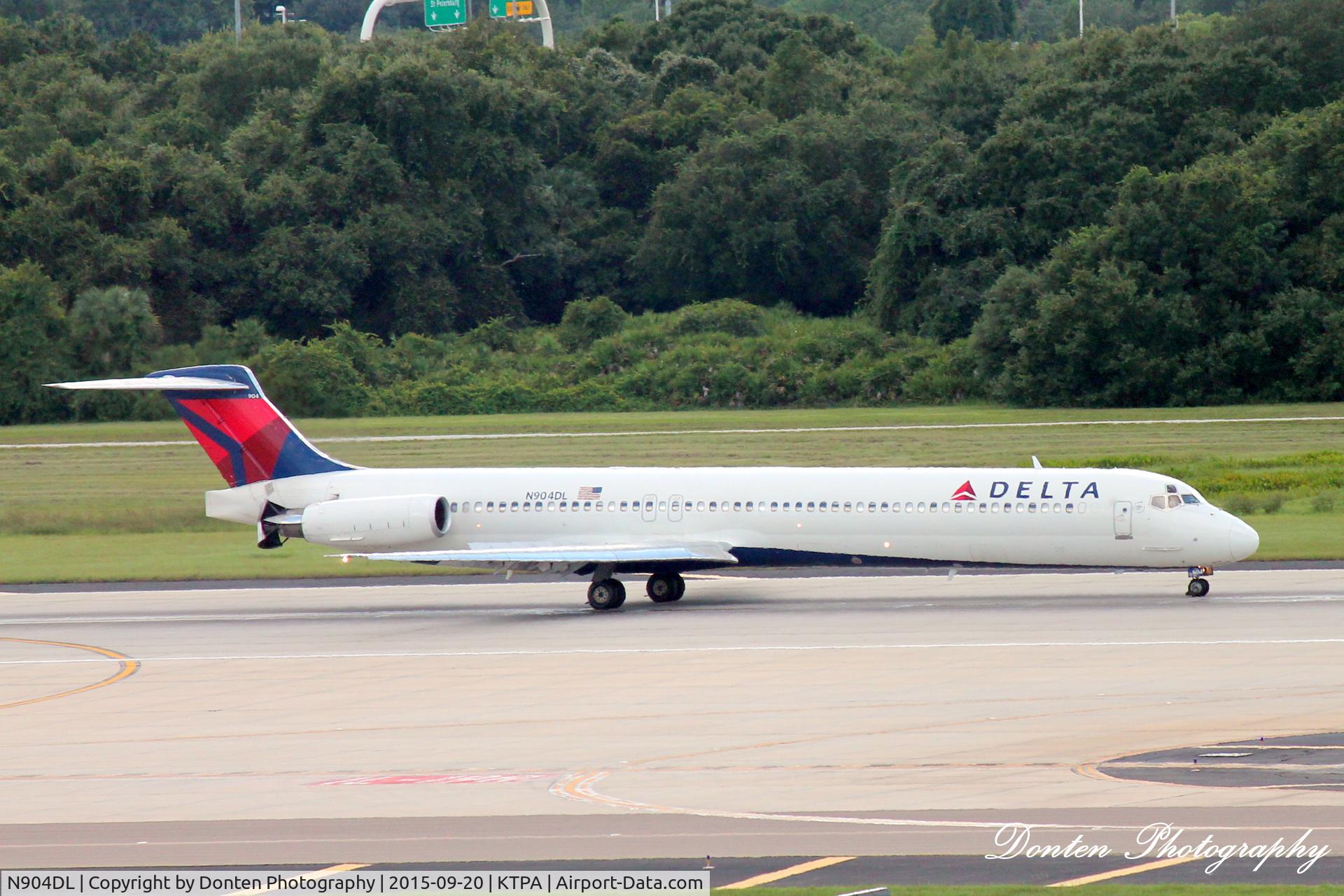 N904DL, 1987 McDonnell Douglas MD-88 C/N 49535, Delta Flight 950 (N904DL) arrives at Tampa International Airport following flight from Hartsfield-Jackson Atlanta International Airport