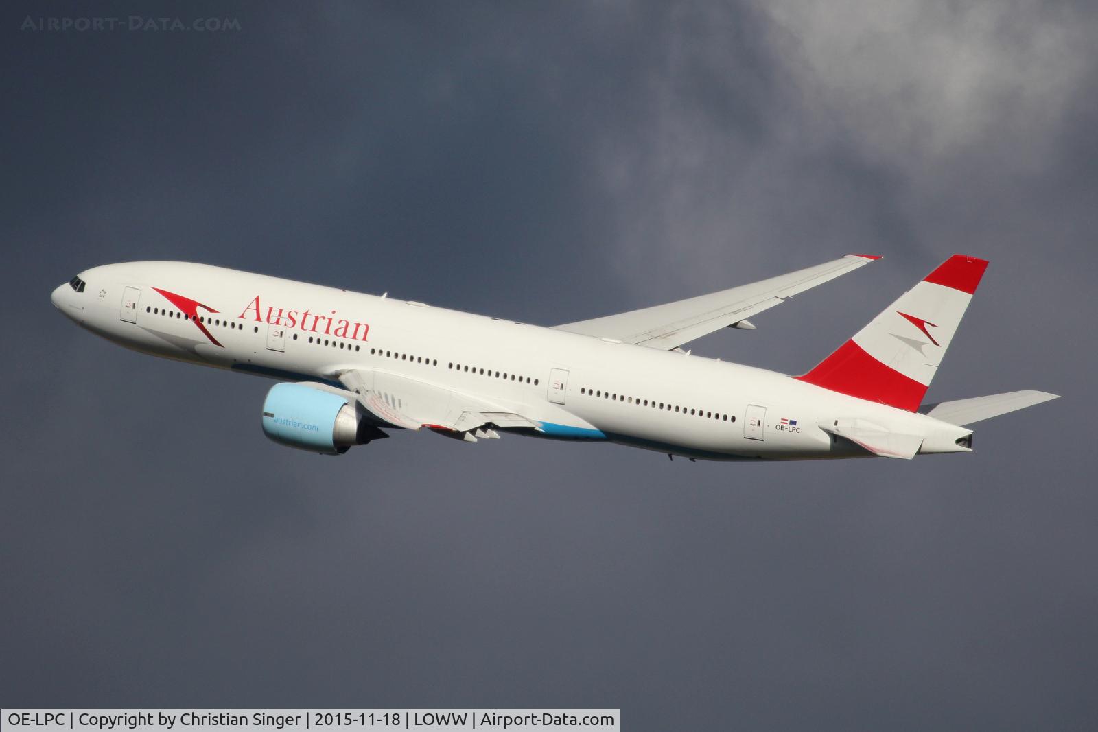 OE-LPC, 2002 Boeing 777-2Z9/ER C/N 29313, RWY 29