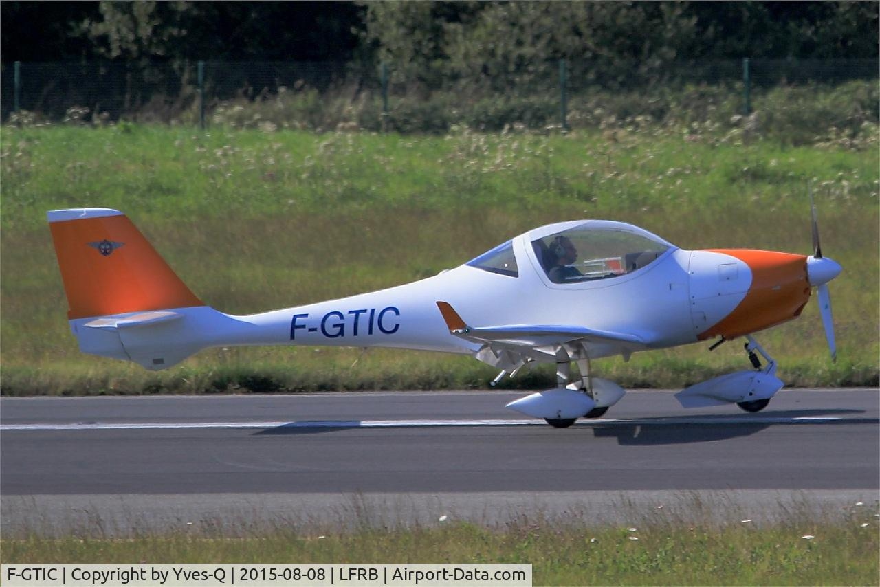 F-GTIC, 2003 Aquila A210 (AT01) C/N AT01-133, Aquila A210 (AT01), Landing rwy 07R, Brest-Bretagne airport (LFRB-BES)