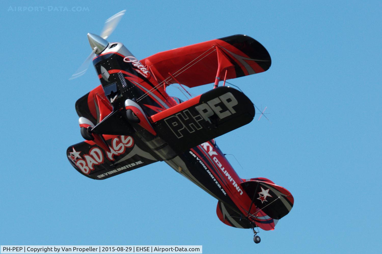 PH-PEP, Aviat Pitts S-2B Special C/N 5251, Pitts Special during an aerobatic display at Breda Airport (Seppe), the Netherlands