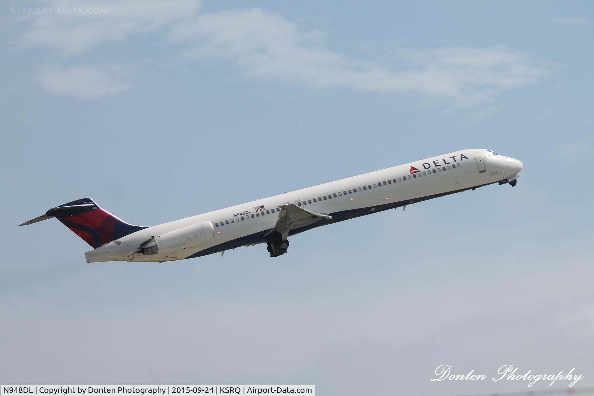 N948DL, 1989 McDonnell Douglas MD-88 C/N 49879, Delta Flight 2298 (N948DL) departs Sarasota-Bradenton International Airport enroute to Hartsfield-Jackson Atlanta International Airport
