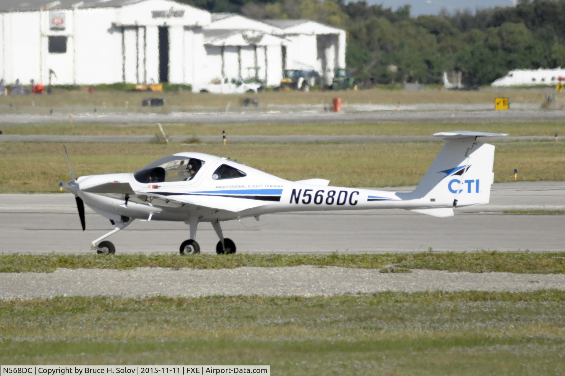N568DC, 2014 Diamond DA-20C-1 Eclipse C/N C0648, Waiting for departure