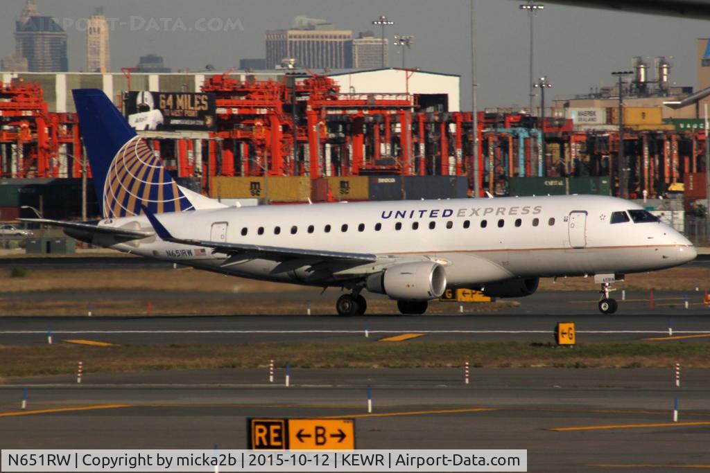 N651RW, 2005 Embraer 170SE (ERJ-170-100SE) C/N 17000072, Take off