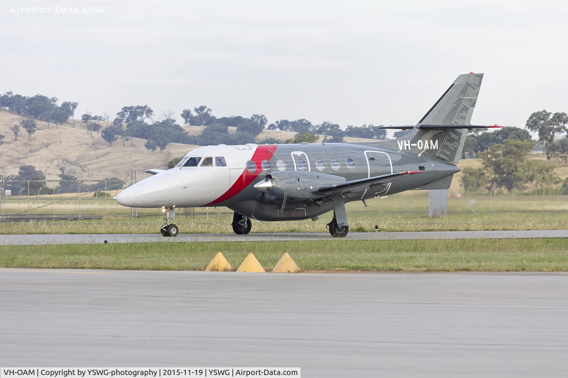 VH-OAM, 1989 British Aerospace Jetstream 3201 C/N 859, de Bruin Air (VH-OAM) BAe Jetstream 32E taxiing at Wagga Wagga Airport.