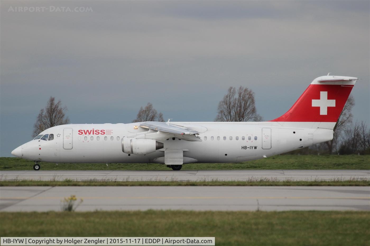 HB-IYW, 1999 British Aerospace Avro 146-RJ100 C/N E3359, Expecting departure to ZRH on rwy 26L...