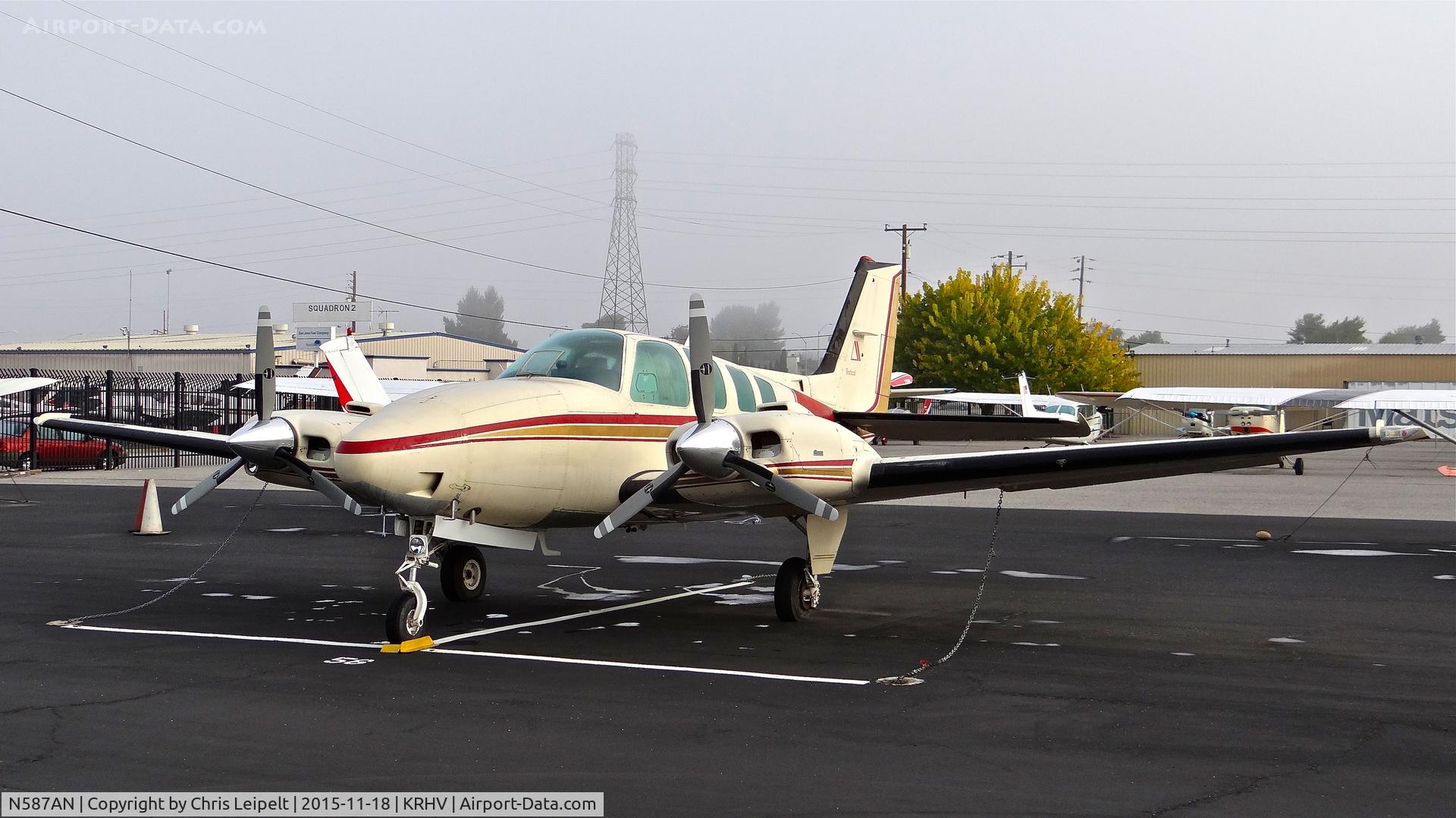 N587AN, Beechcraft 58 Baron C/N TH-1530, Locally-based Beechcraft Baron 58 sitting in the fog at Reid Hillview Airport, San Jose, CA.