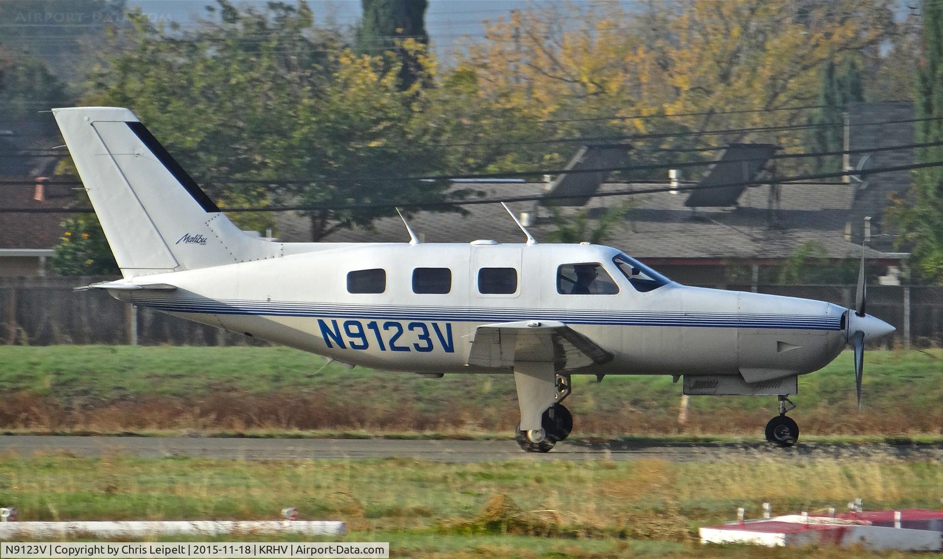 N9123V, 1987 Piper PA-46-310P Malibu C/N 4608060, California-based 1987 Piper Malibu rolling down 31R after landing at Reid Hillview Airport, San Jose, CA.