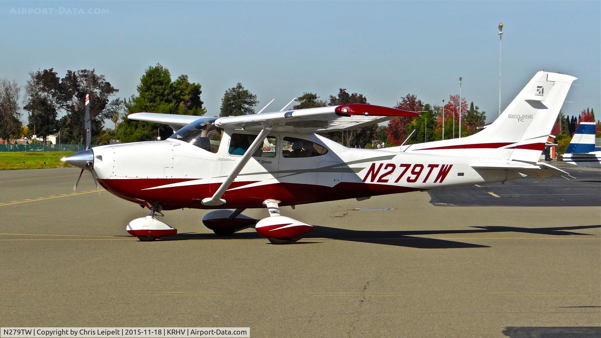 N279TW, Cessna T182T Turbo Skylane C/N T18209015, Locally-based Cessna T182T taxing out for departure at Reid Hillview Airport, San Jose, CA.