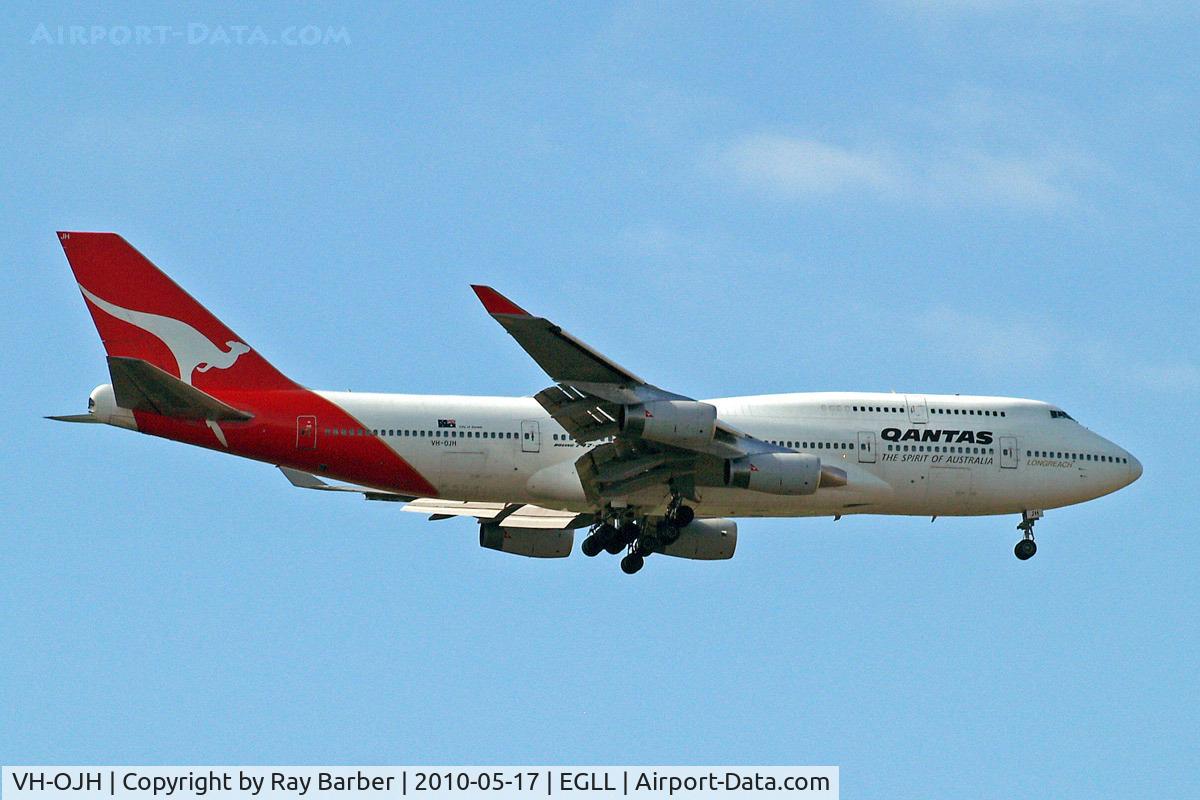 VH-OJH, 1990 Boeing 747-438 C/N 24806, Boeing 747-438 [24806] (QANTAS) Home~G 17/05/2010. On approach 27L.