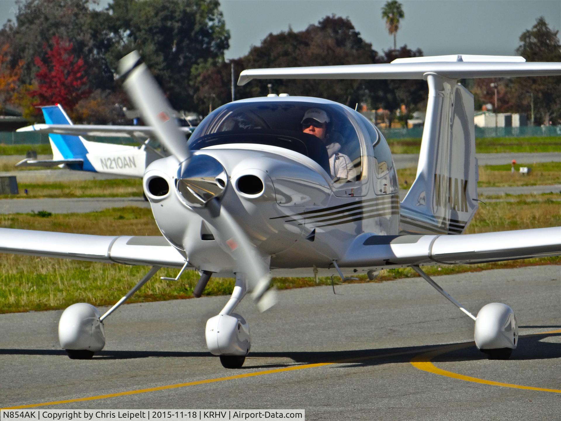 N854AK, 2005 Diamond DA-40 Diamond Star C/N 40.528, Locally-based 2005 Diamond Star 40 taxing out for departure at Reid Hillview Airport, San Jose, CA.