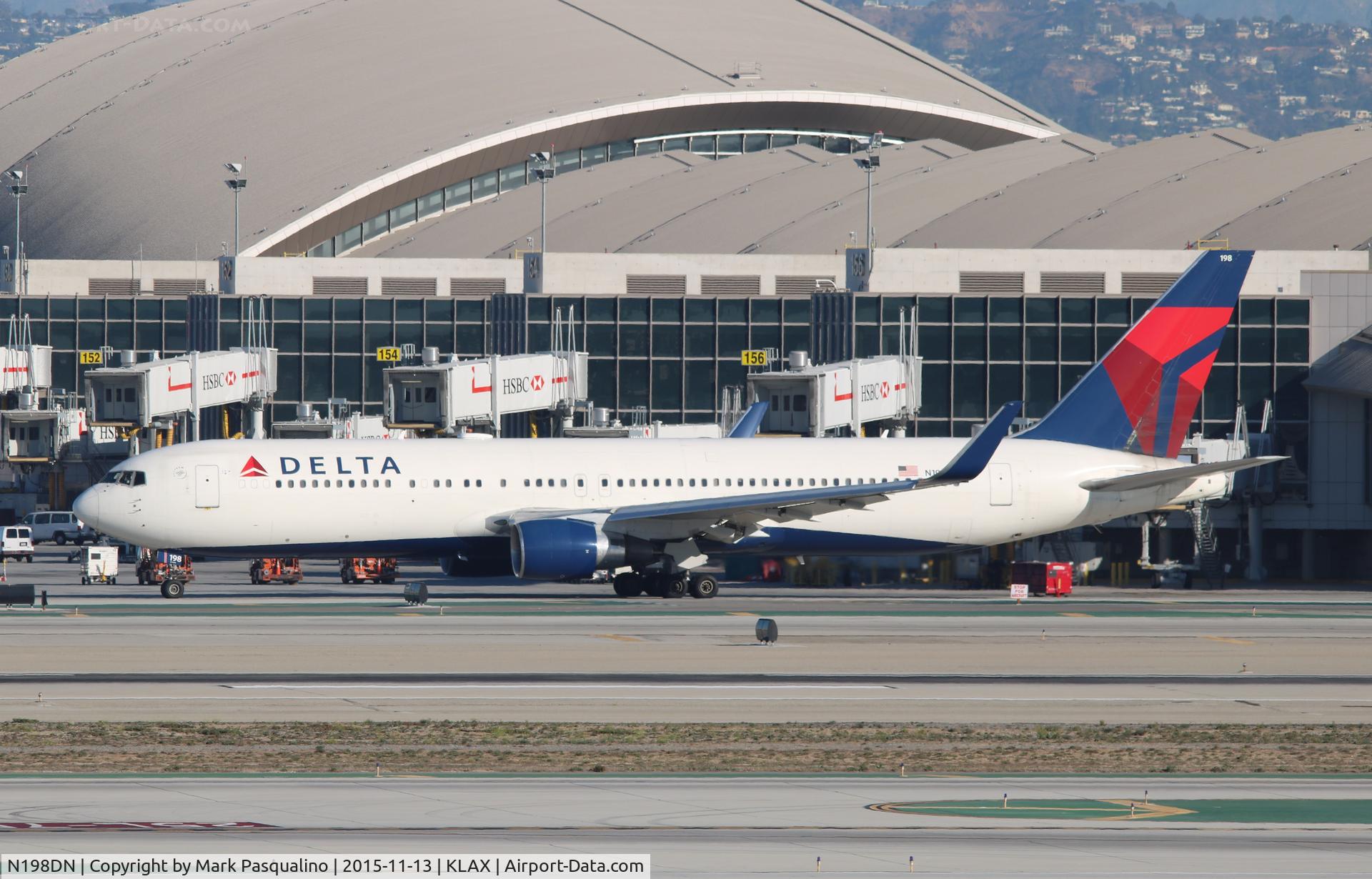 N198DN, 1998 Boeing 767-332 C/N 28455, Boeing 767-300