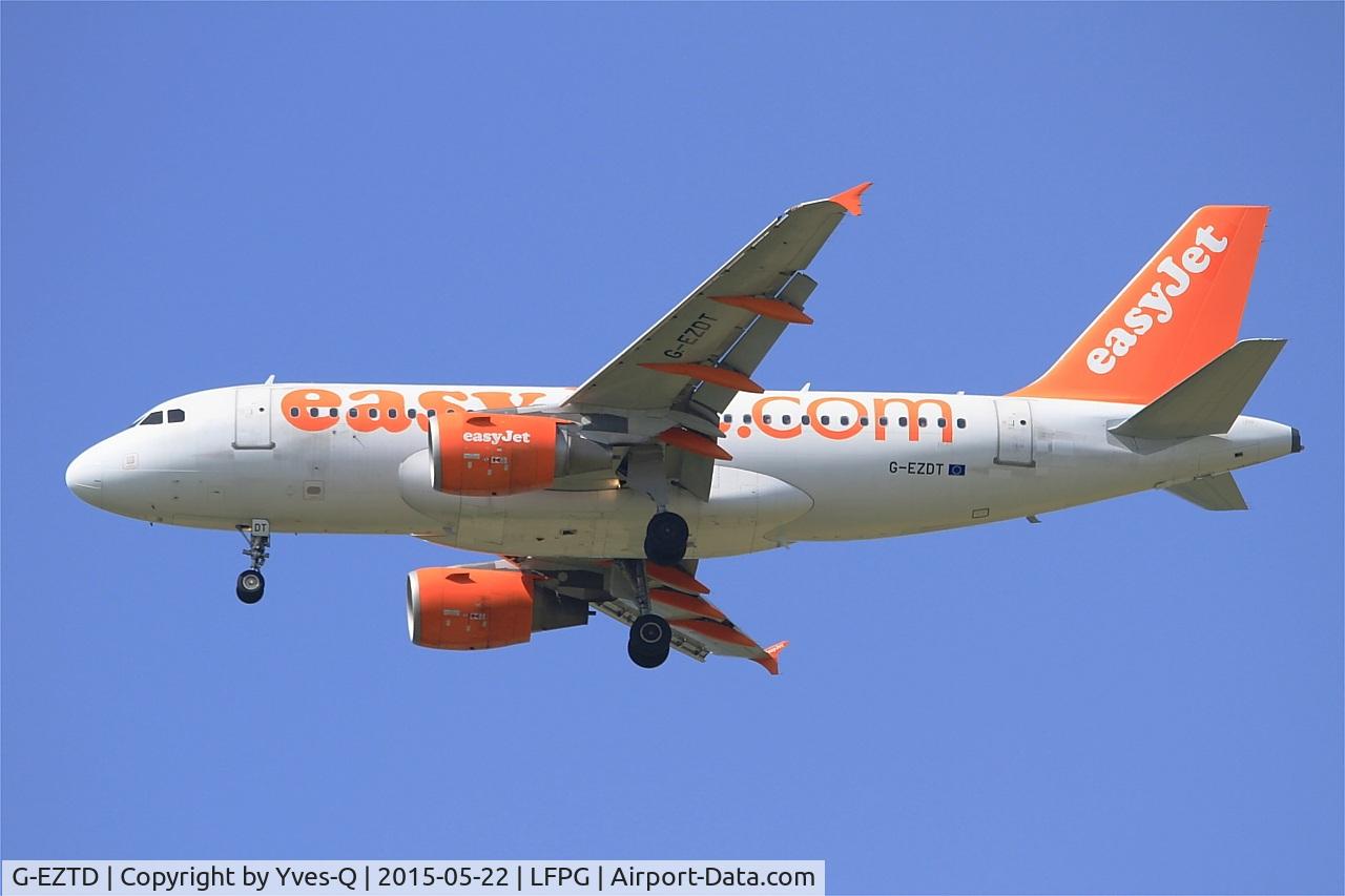 G-EZTD, 2009 Airbus A320-214 C/N 3909, Airbus A320-214, Short approach rwy 27R, Paris-Roissy Charles De Gaulle airport (LFPG-CDG)