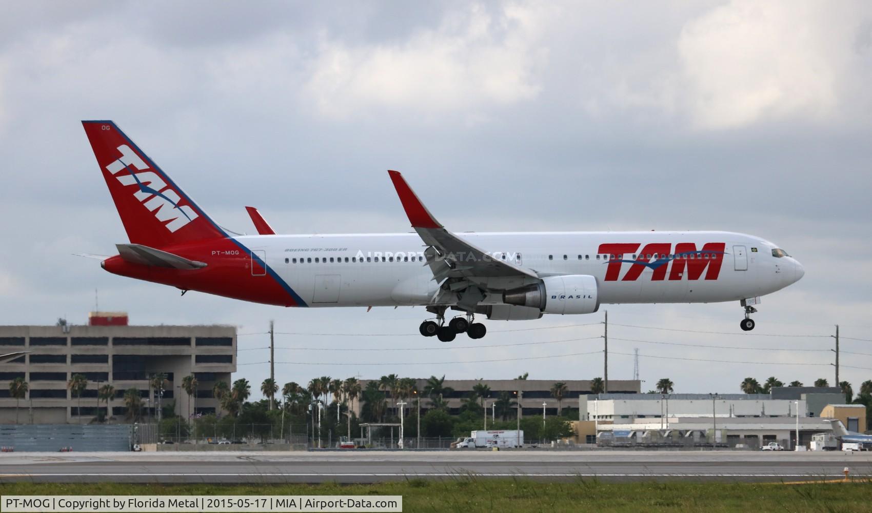 PT-MOG, 1998 Boeing 767-316/ER C/N 29227/698, TAM 767-300