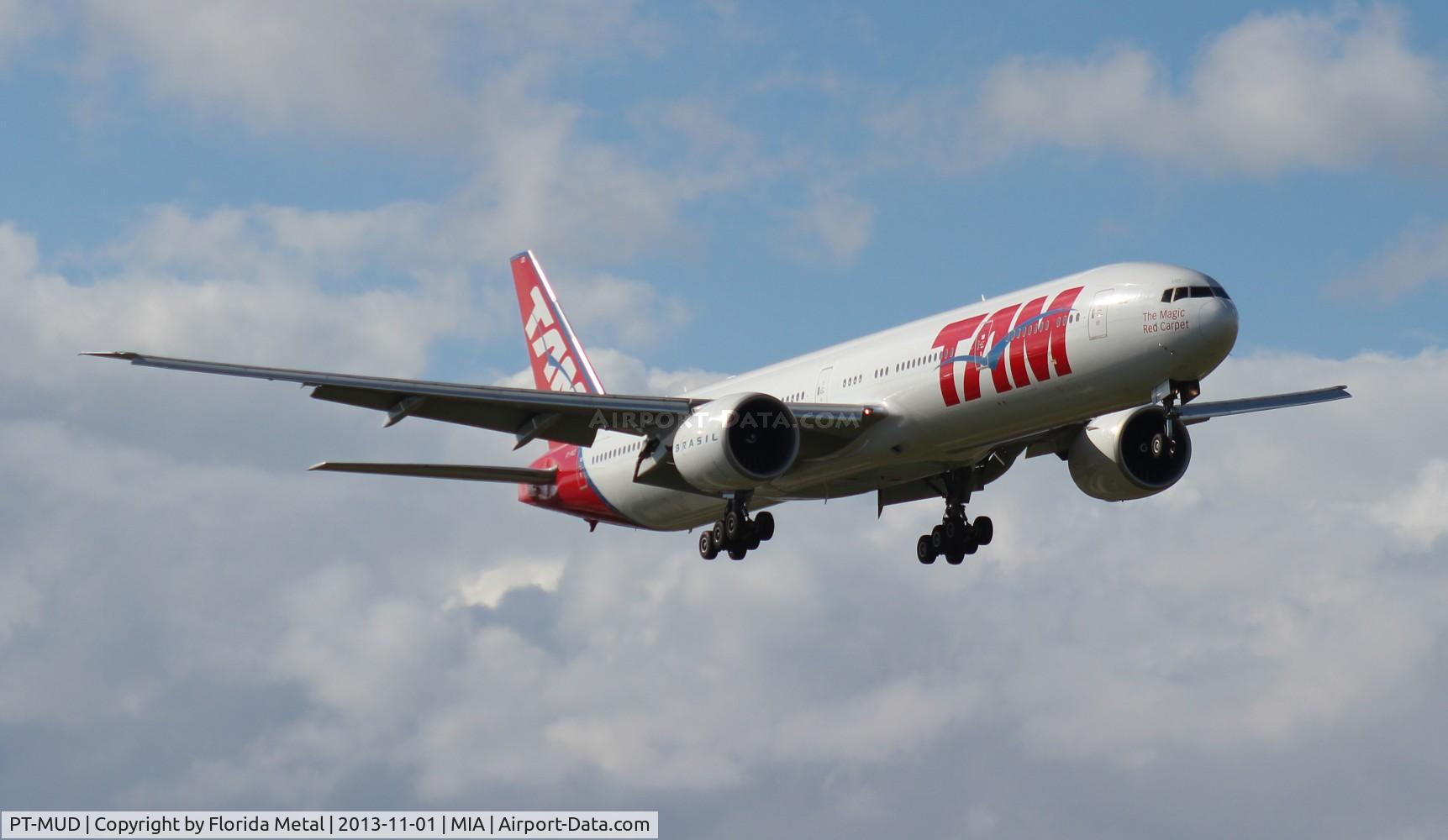 PT-MUD, 2008 Boeing 777-32W/ER C/N 37667, TAM 777-300